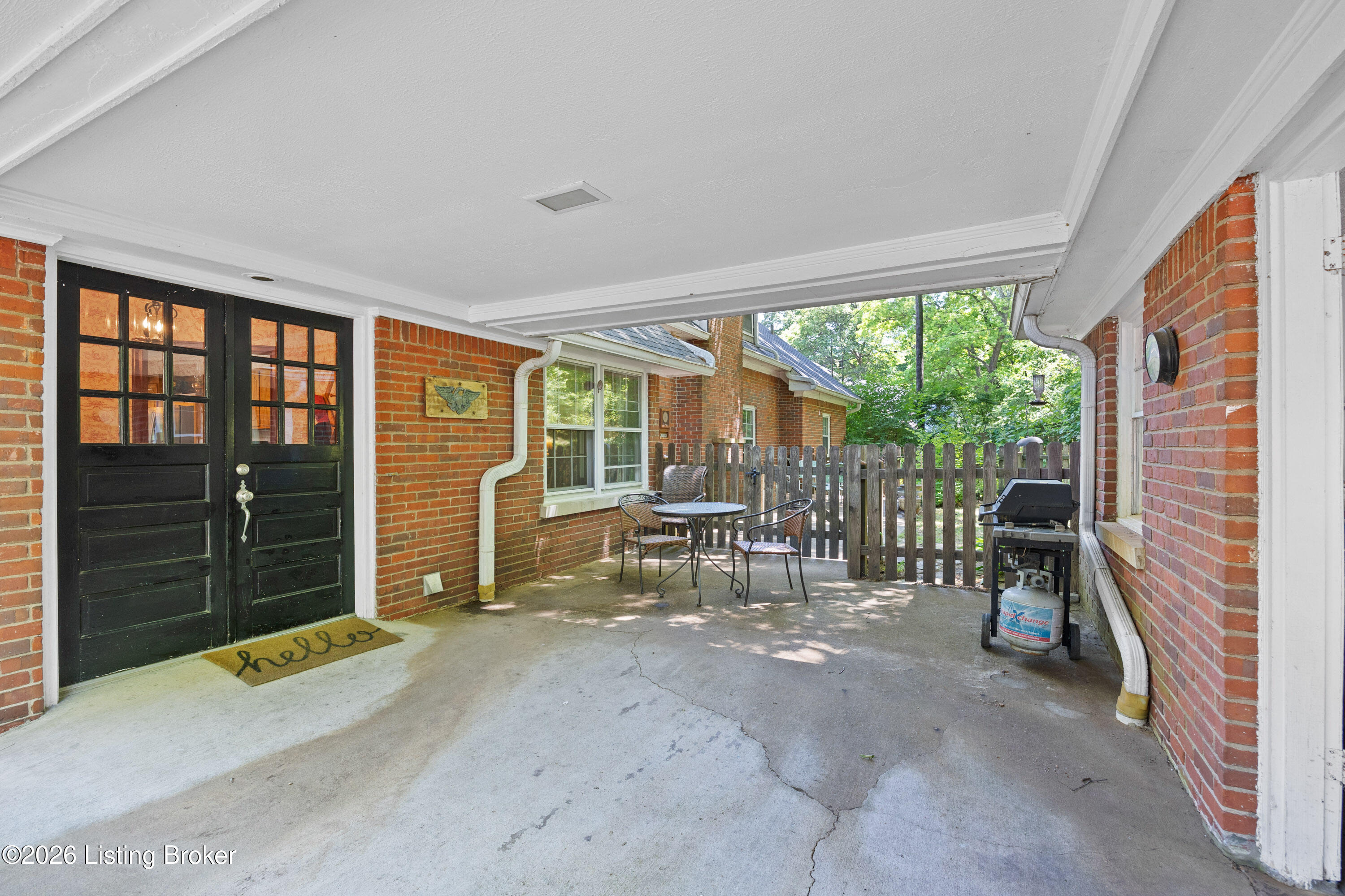 200 W Kenwood Dr