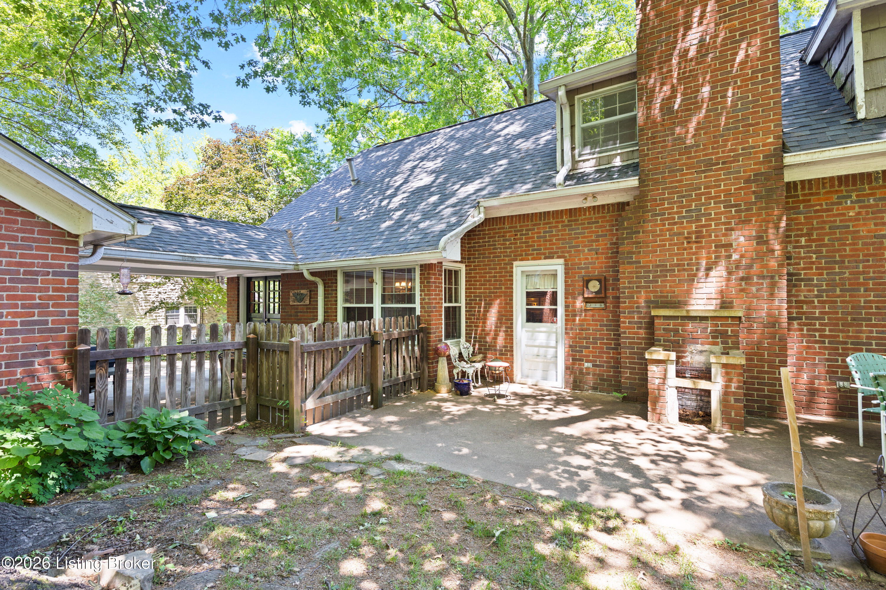 200 W Kenwood Dr