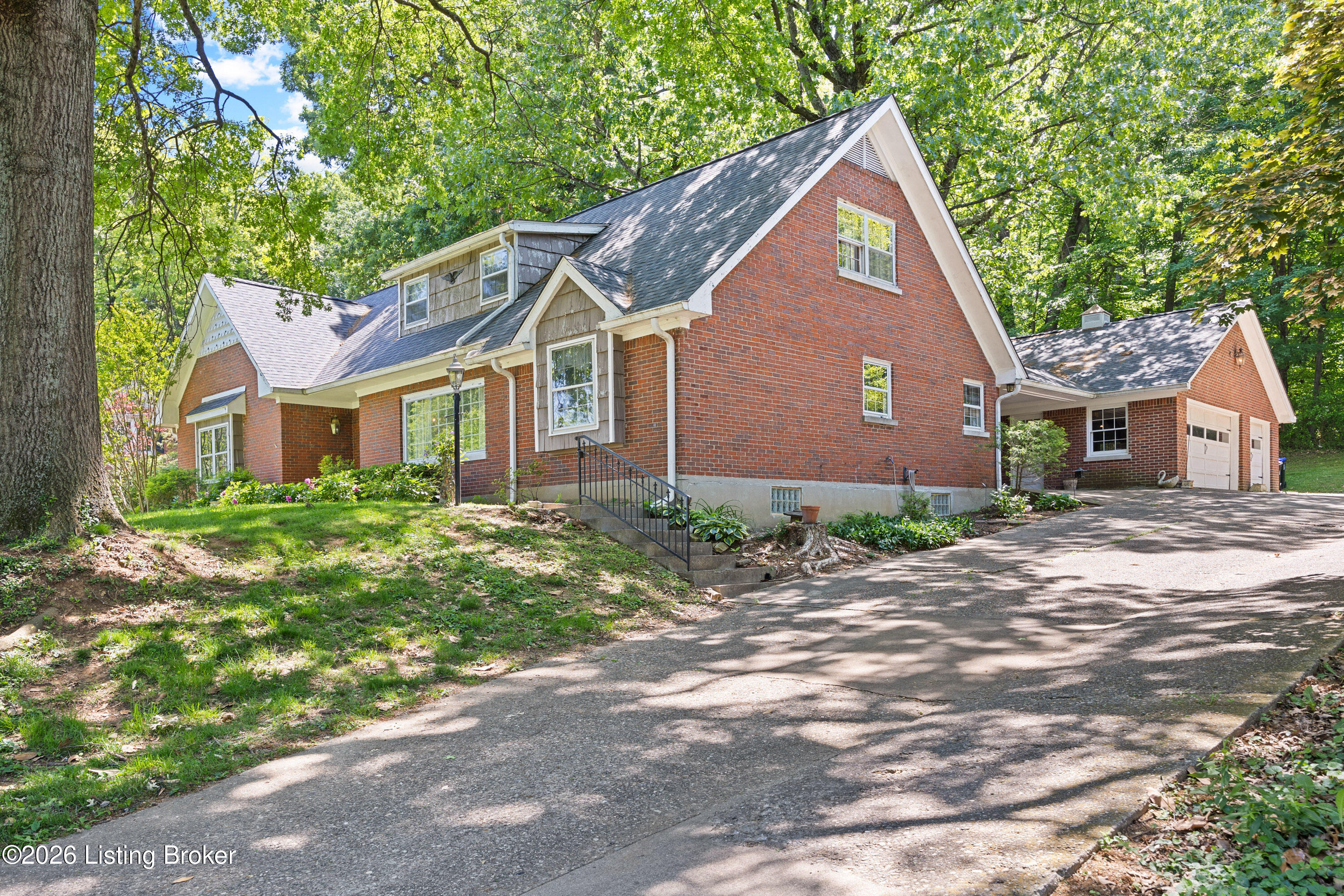 200 W Kenwood Dr