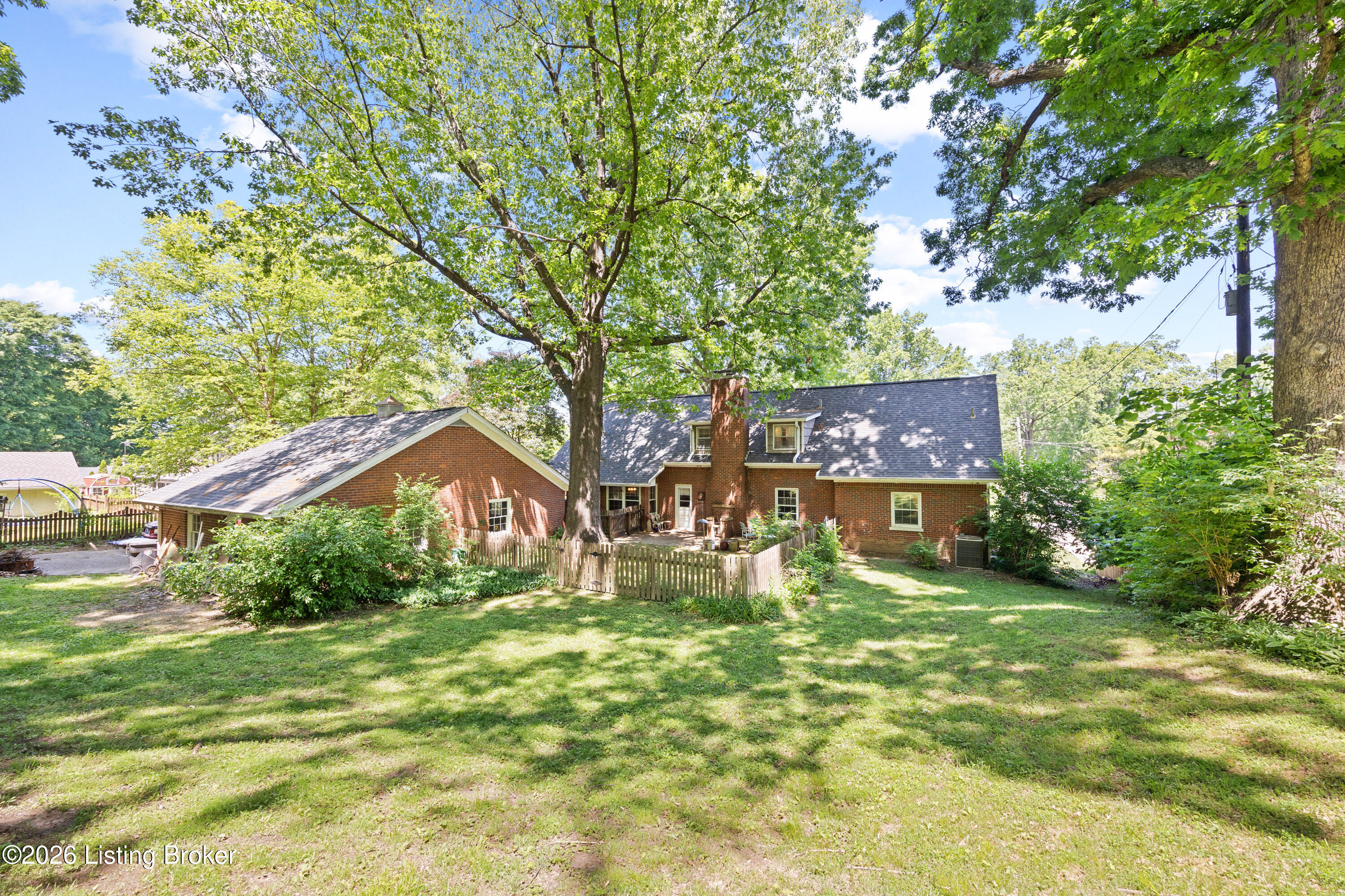 200 W Kenwood Dr