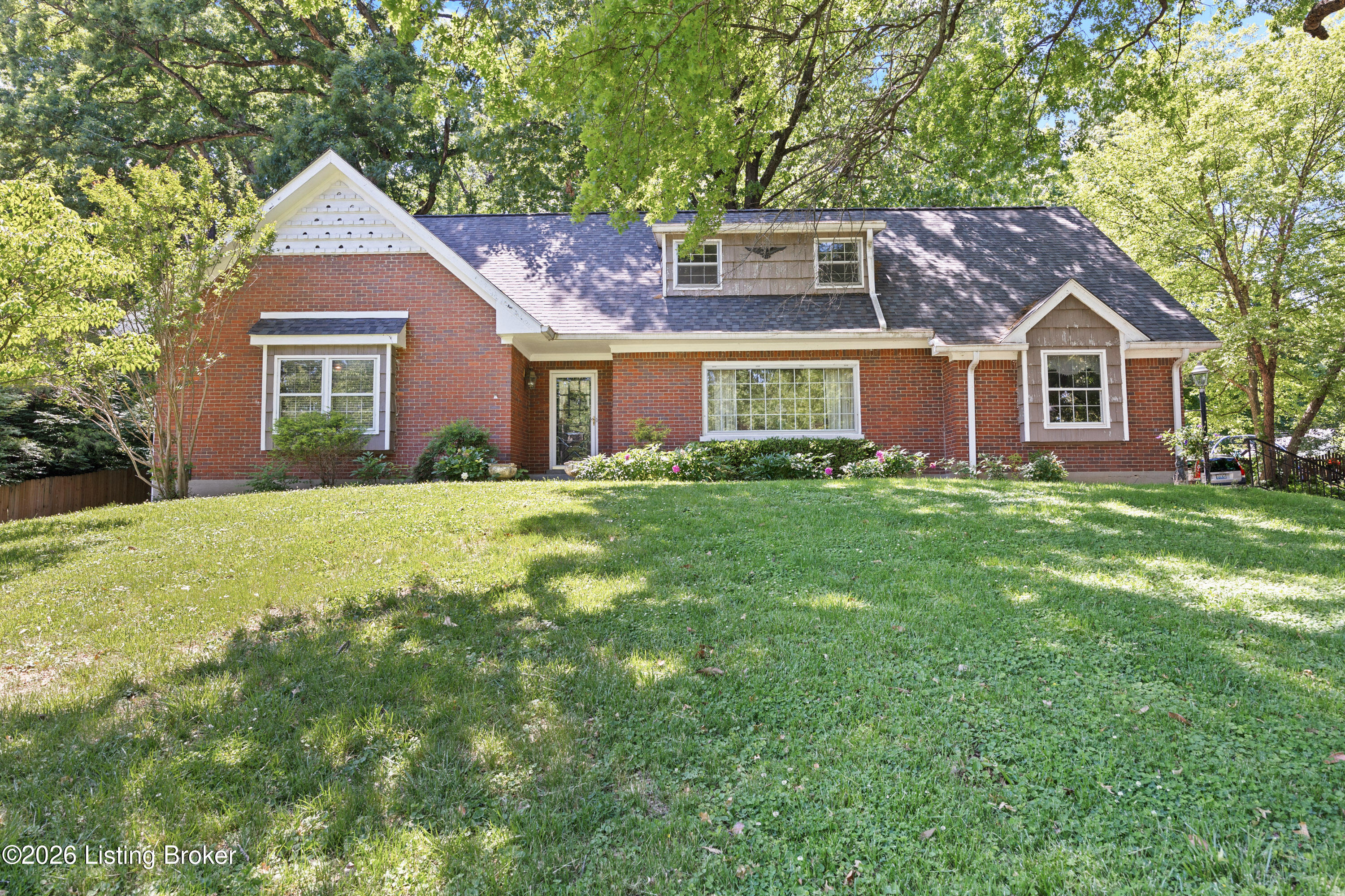 200 W Kenwood Dr