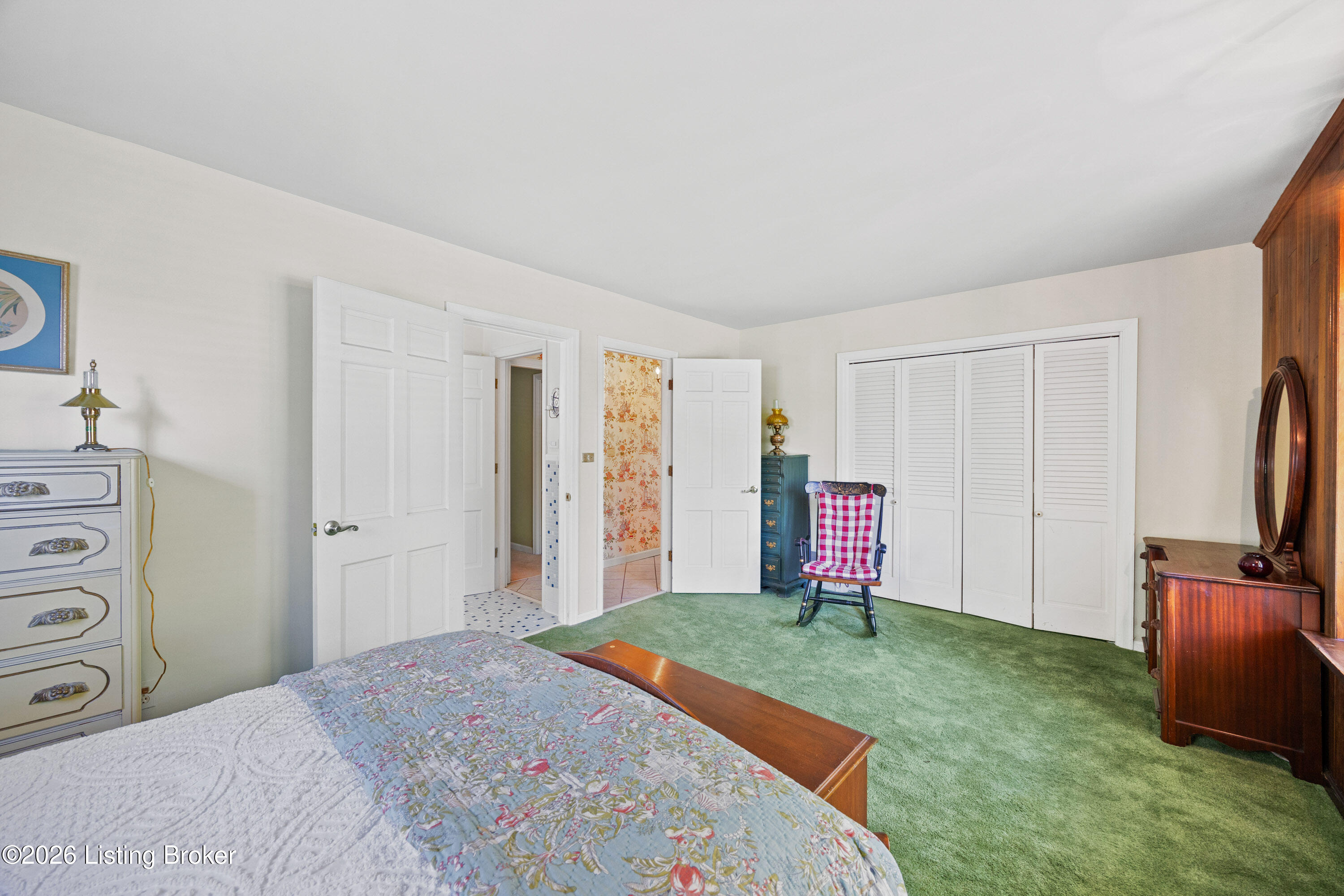 200 W Kenwood Dr