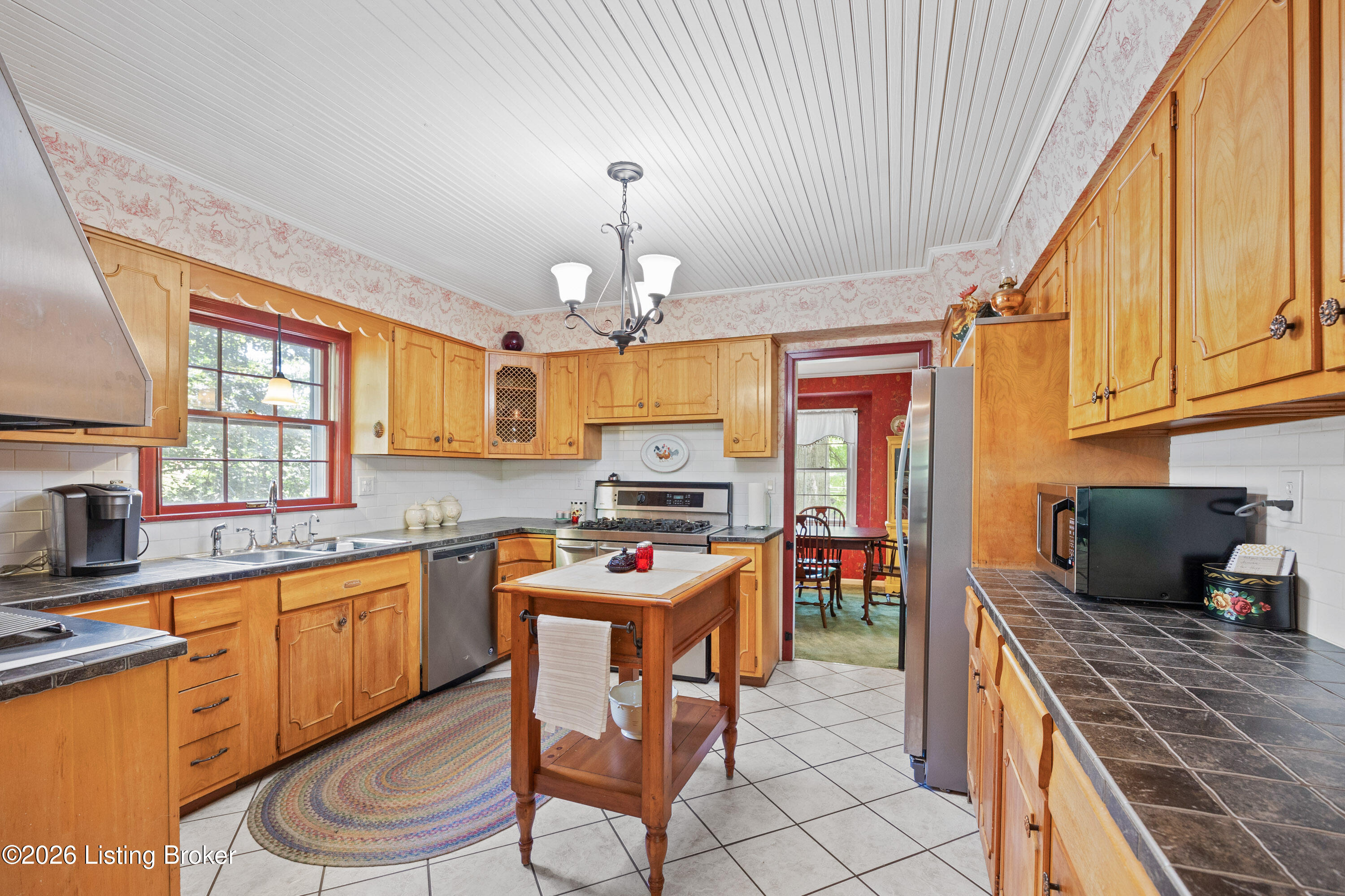 200 W Kenwood Dr