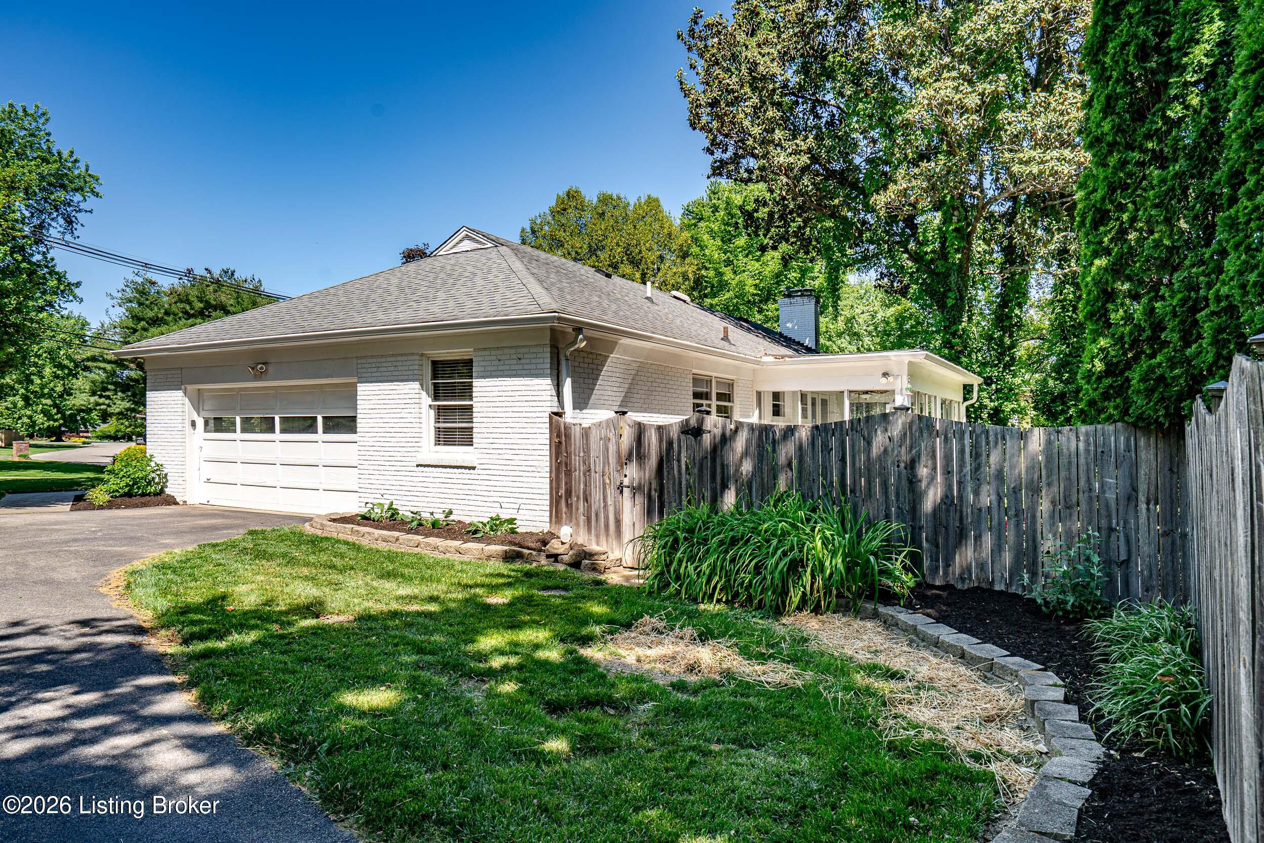223 Blankenbaker Ln