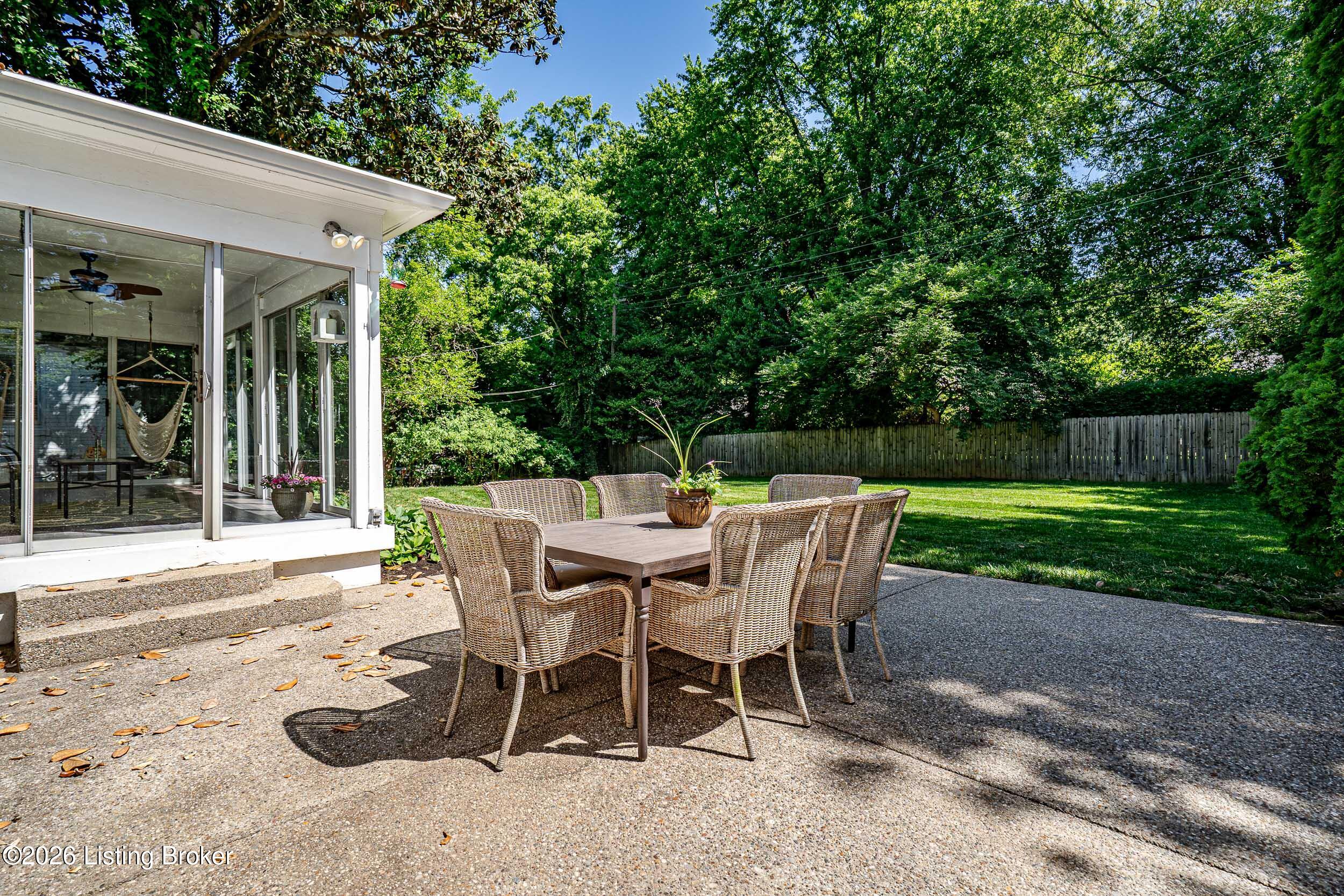 223 Blankenbaker Ln