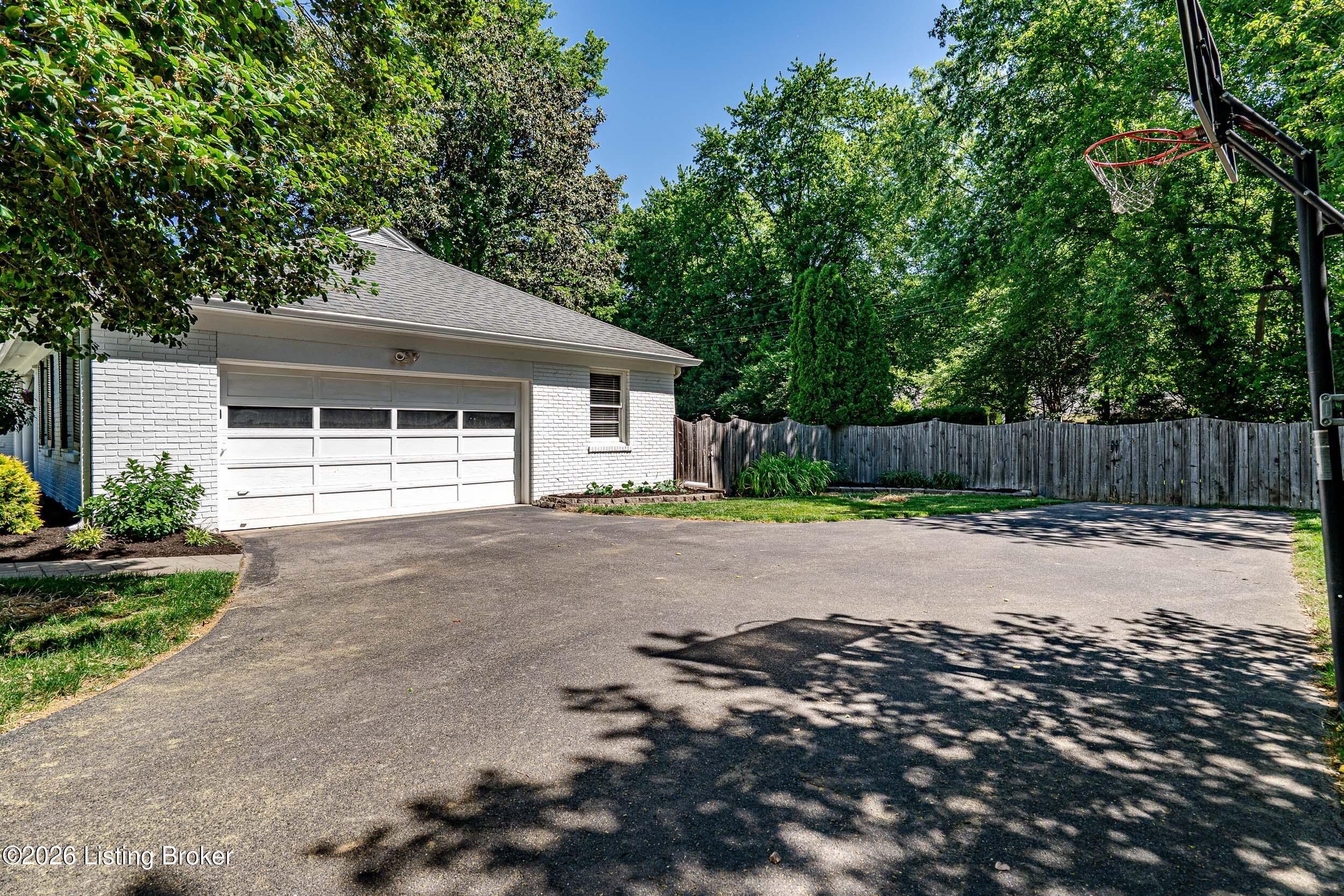 223 Blankenbaker Ln