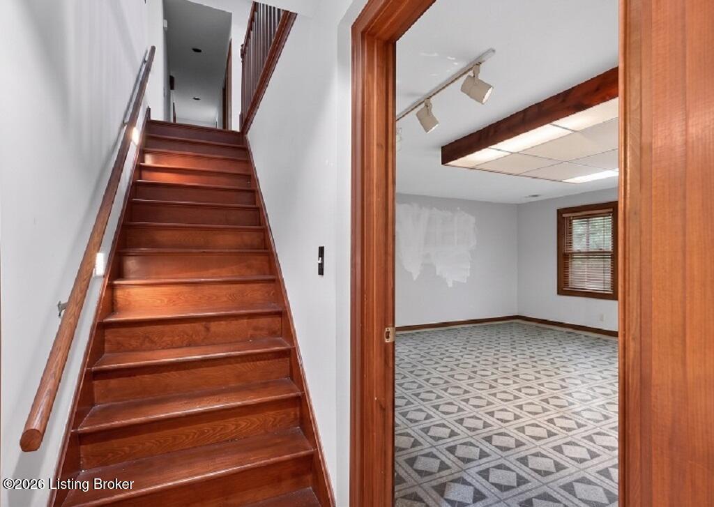 27 Autumn Hill Ct