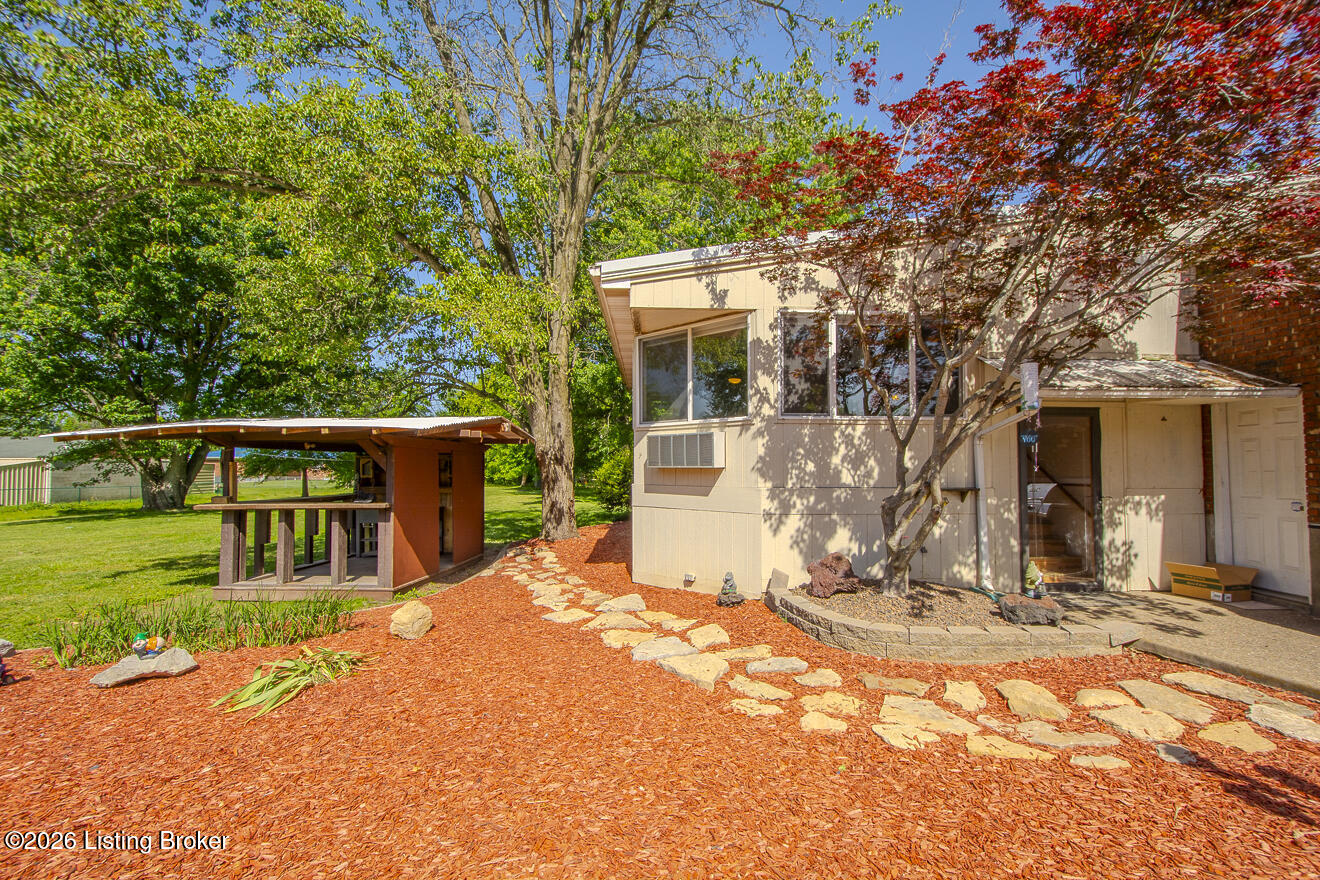 233 N Myers Rd