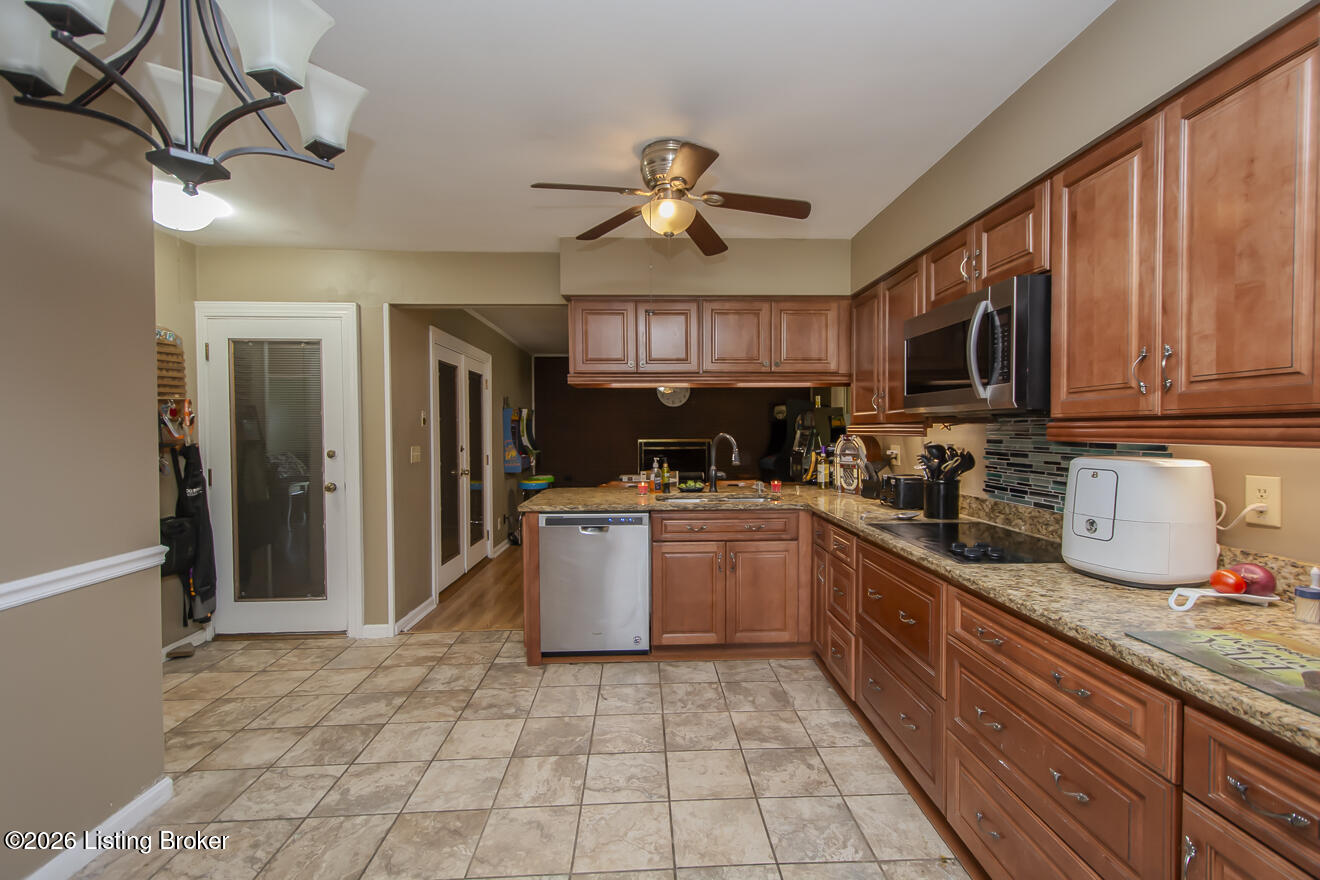 233 N Myers Rd
