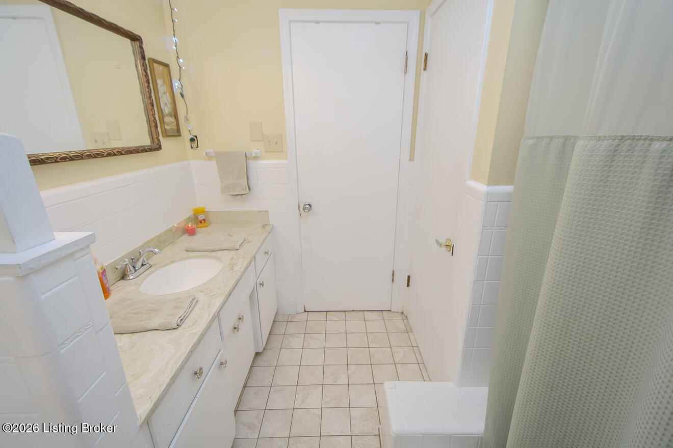 233 N Myers Rd