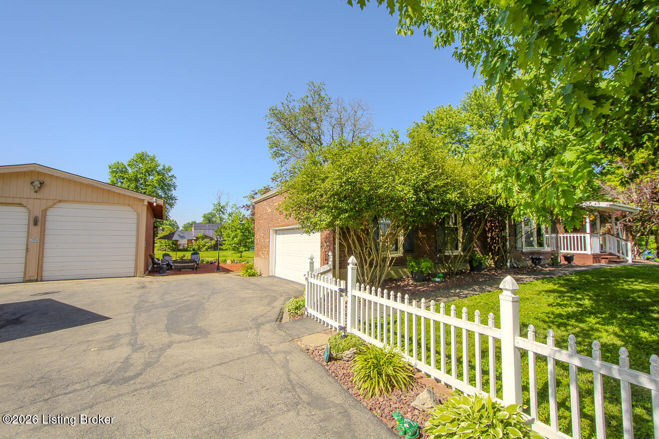 233 N Myers Rd