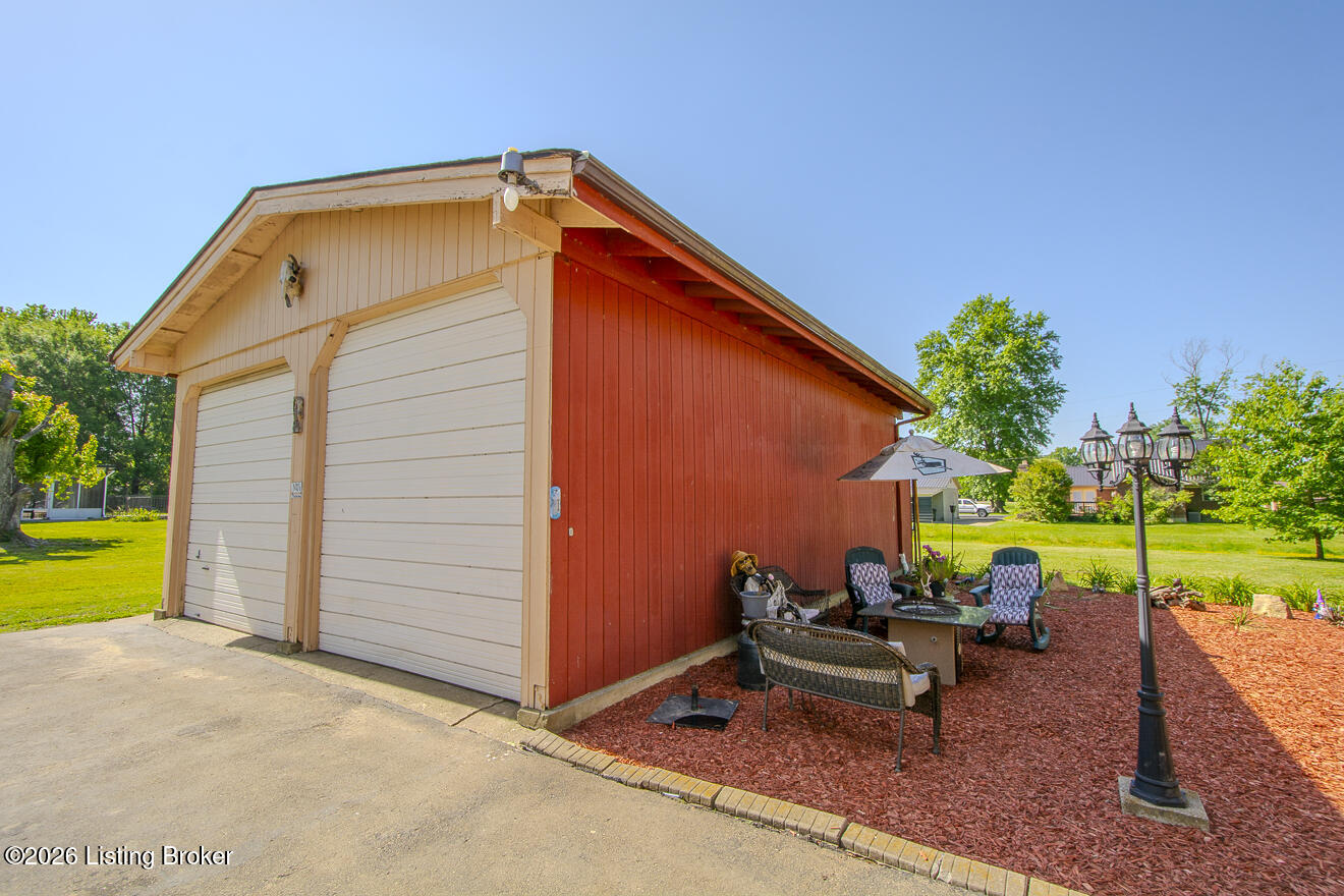 233 N Myers Rd