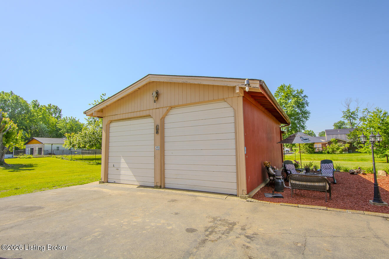 233 N Myers Rd