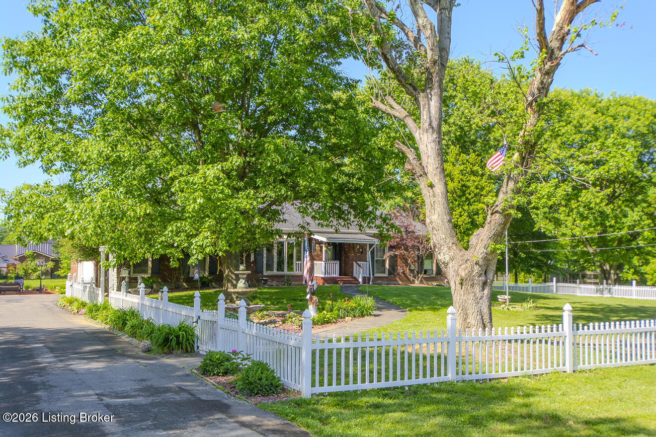 233 N Myers Rd