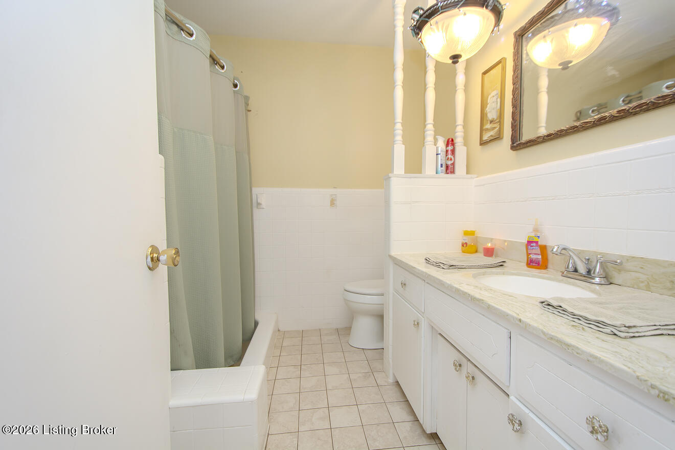 233 N Myers Rd