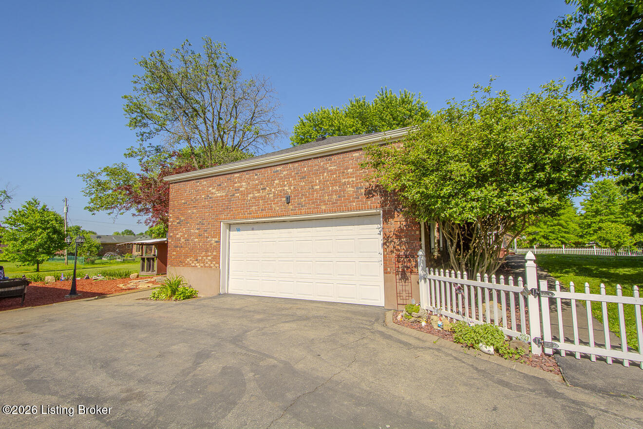 233 N Myers Rd