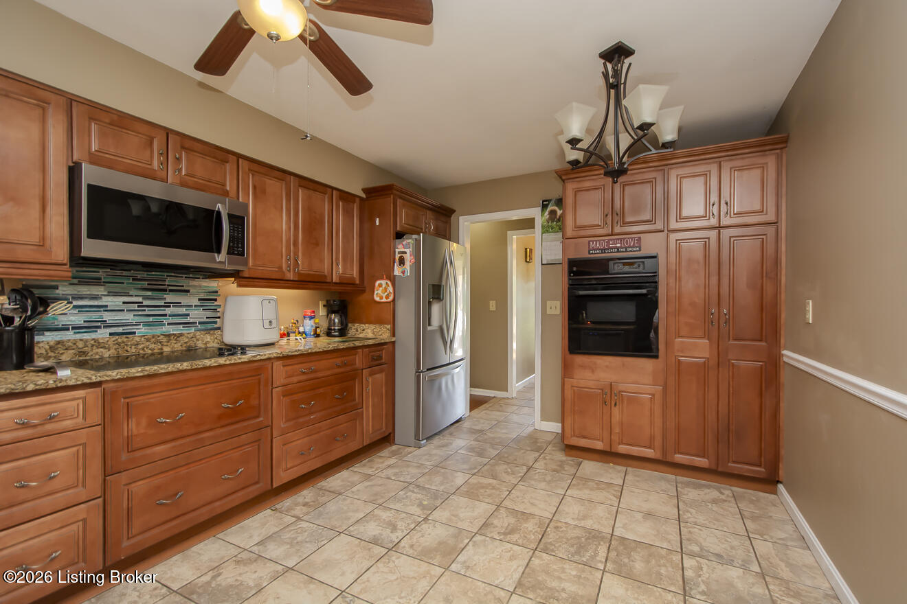 233 N Myers Rd