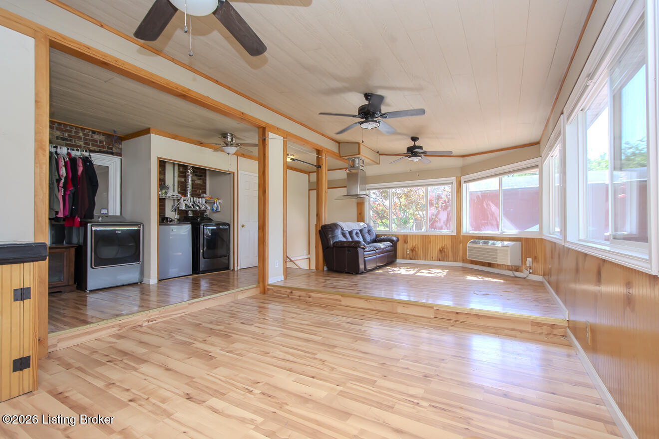 233 N Myers Rd