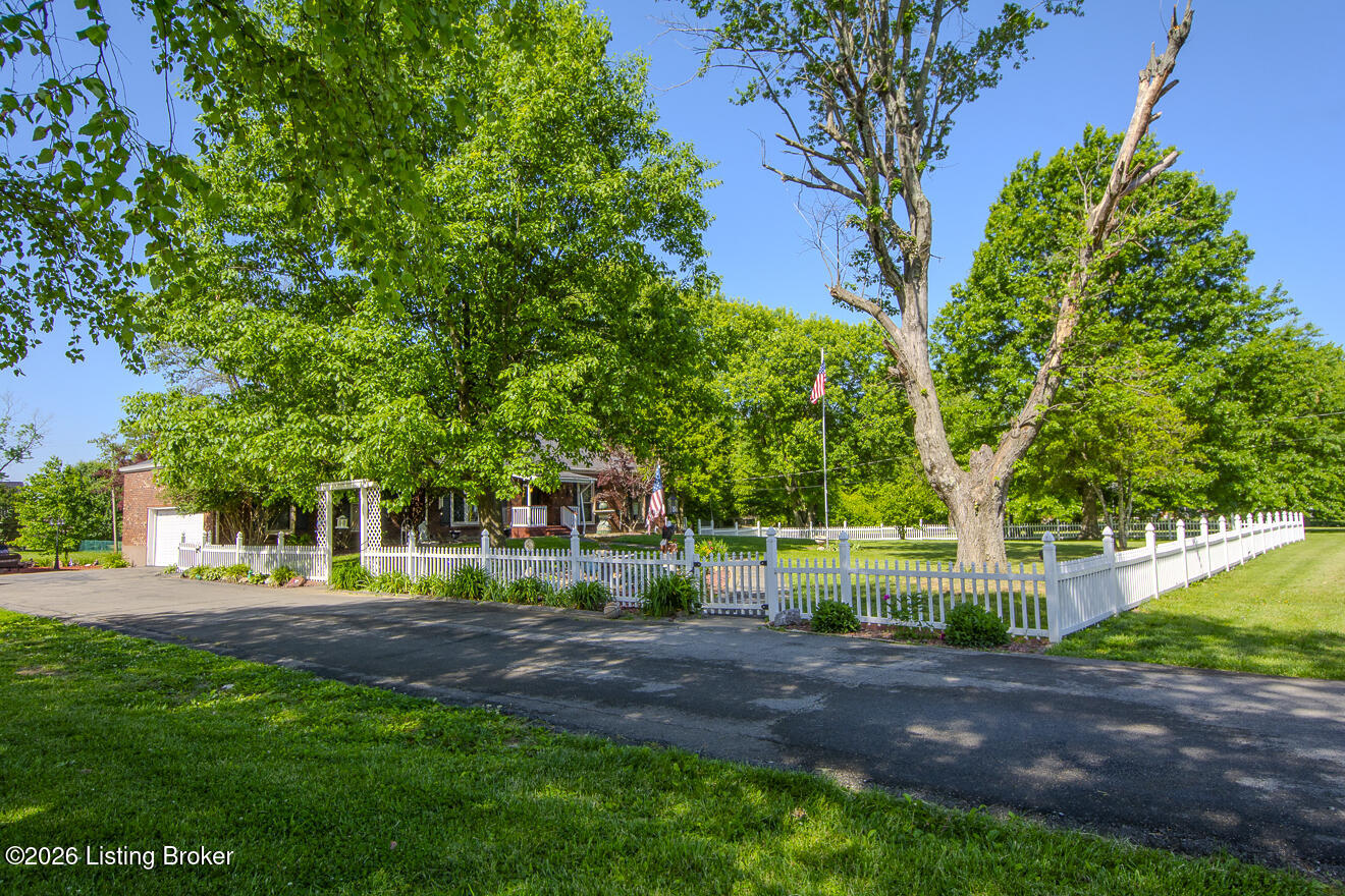 233 N Myers Rd