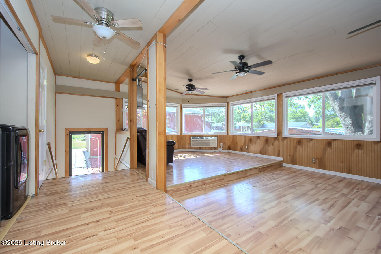 233 N Myers Rd
