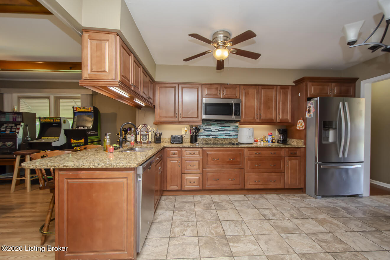 233 N Myers Rd