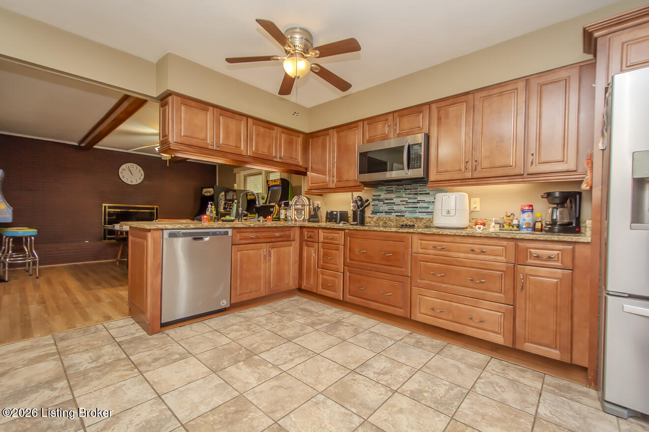 233 N Myers Rd