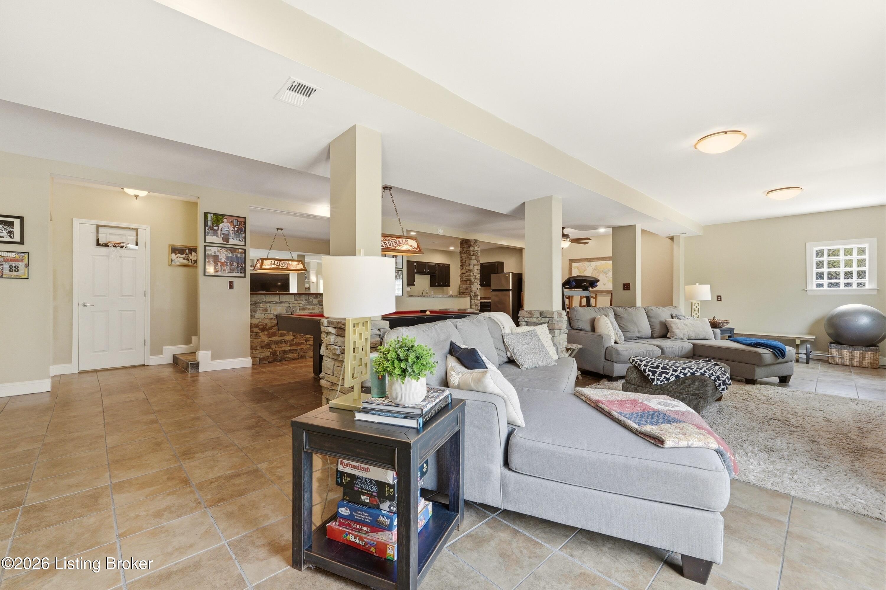 3419 Mt Rainier Dr