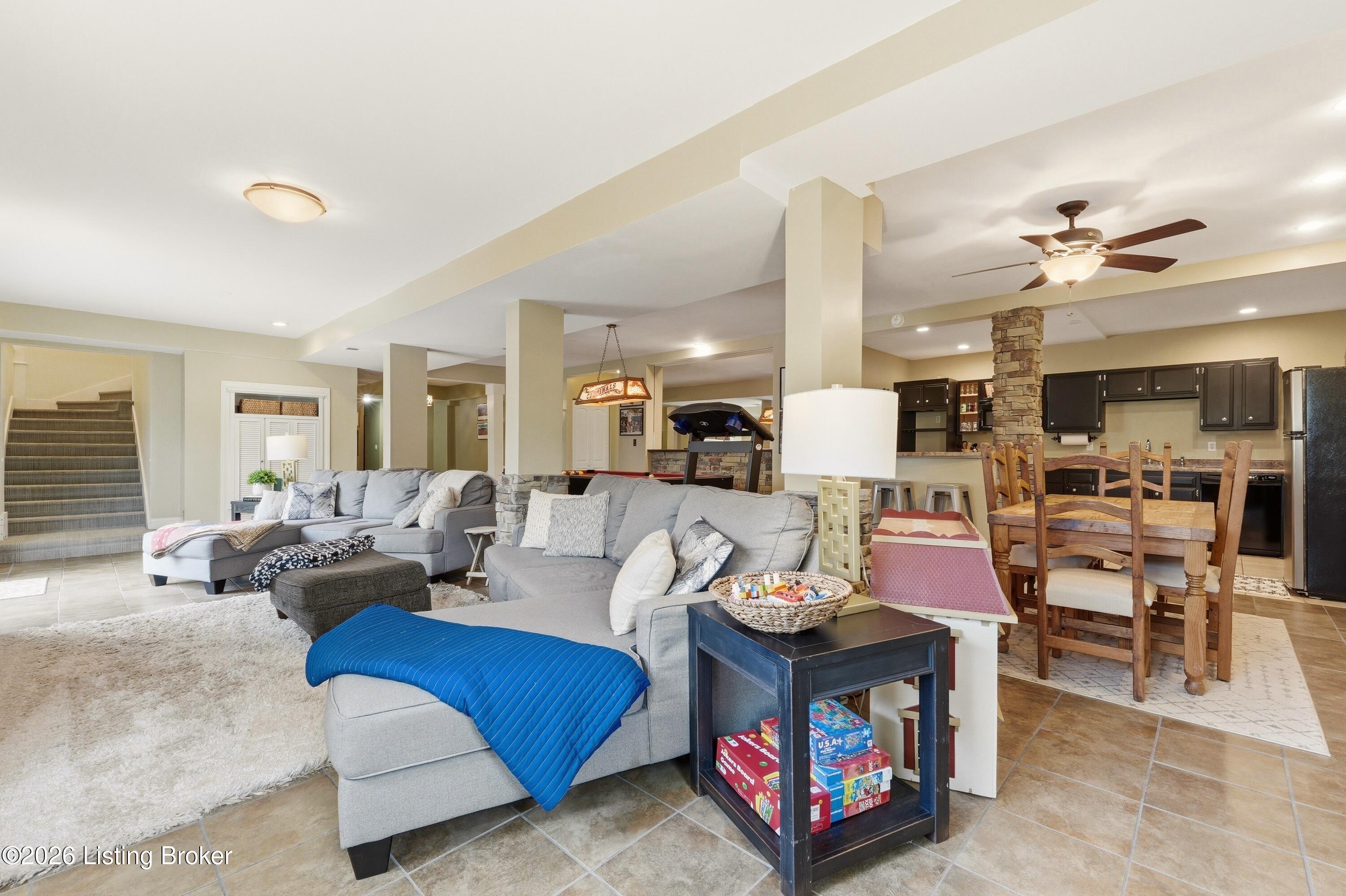 3419 Mt Rainier Dr