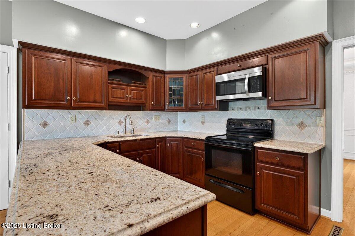 611 Lake Forest Pkwy