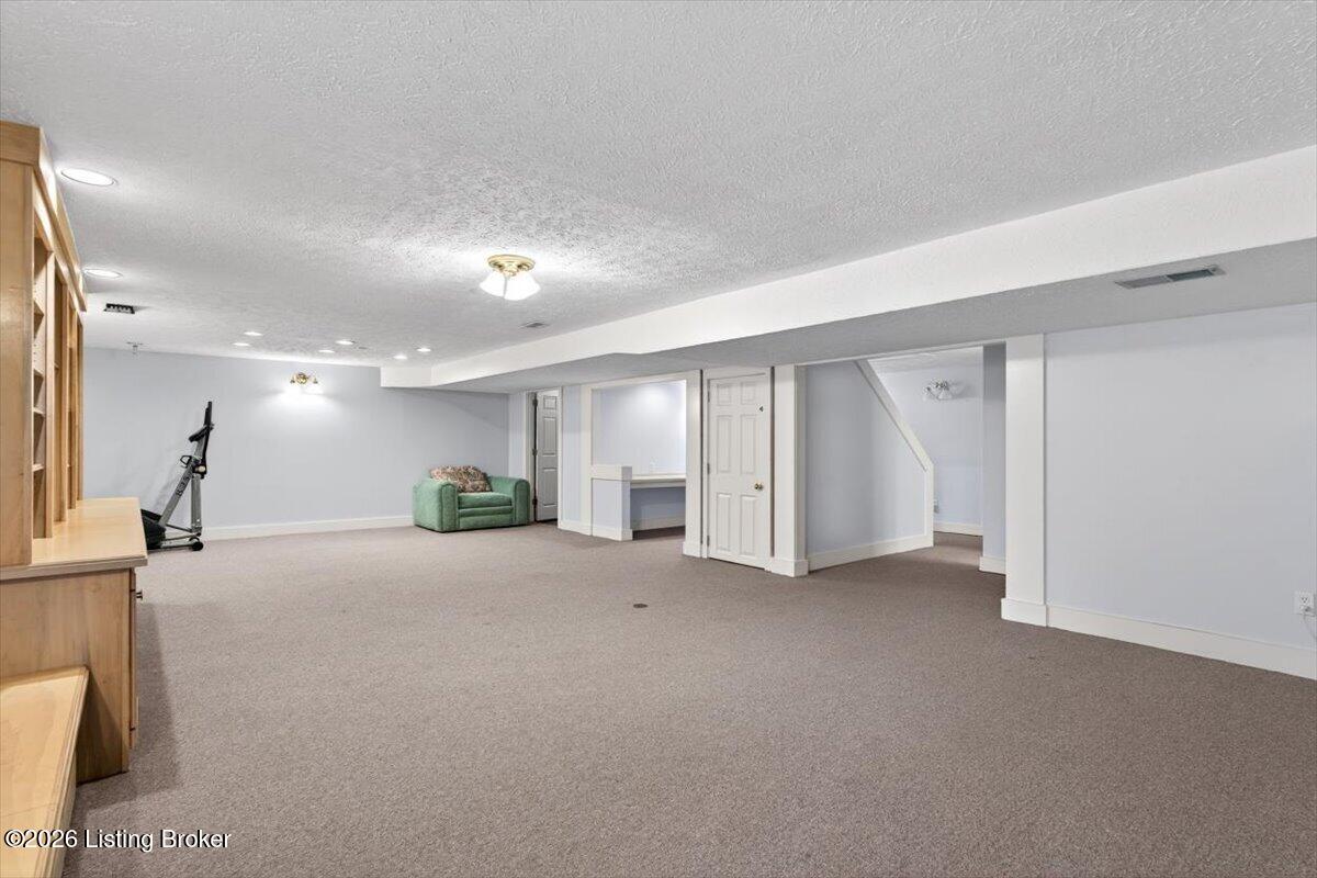 611 Lake Forest Pkwy