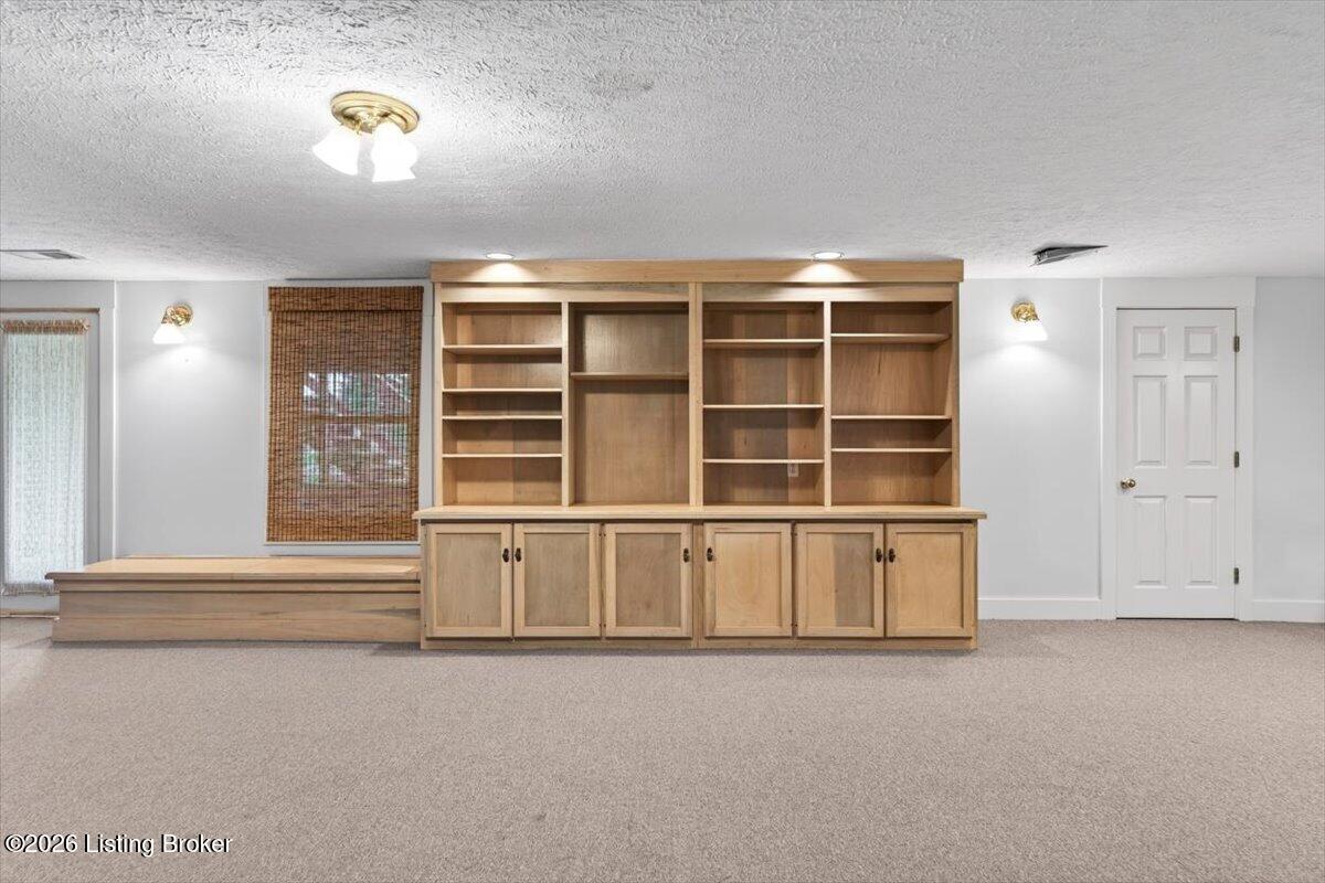 611 Lake Forest Pkwy