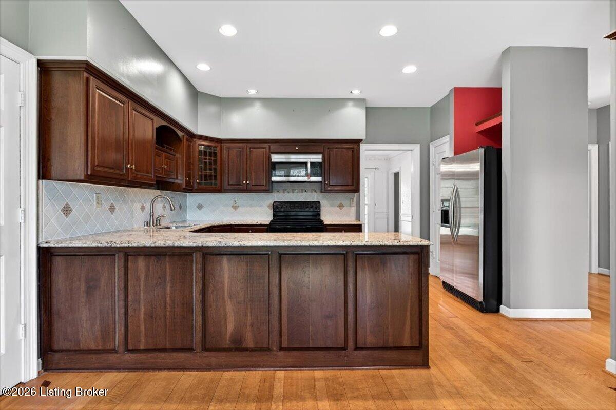 611 Lake Forest Pkwy
