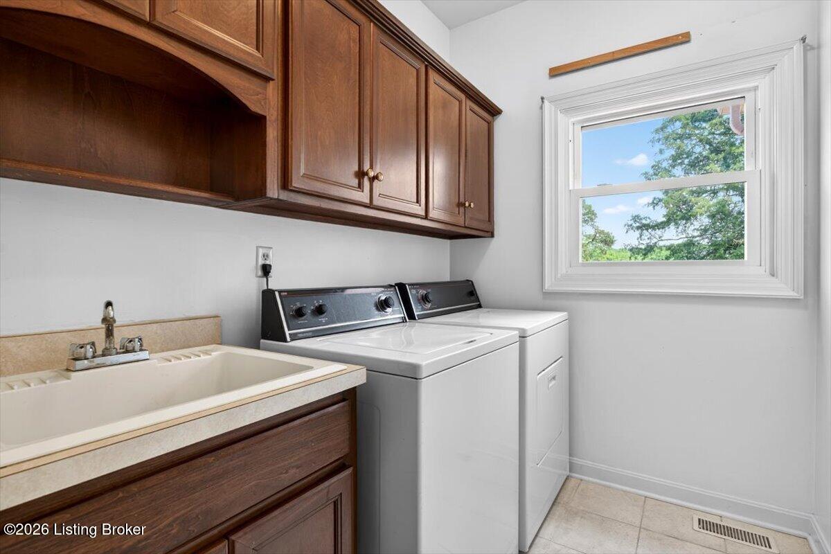 611 Lake Forest Pkwy
