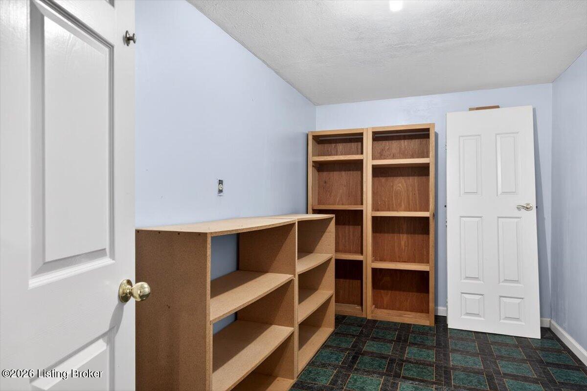 611 Lake Forest Pkwy