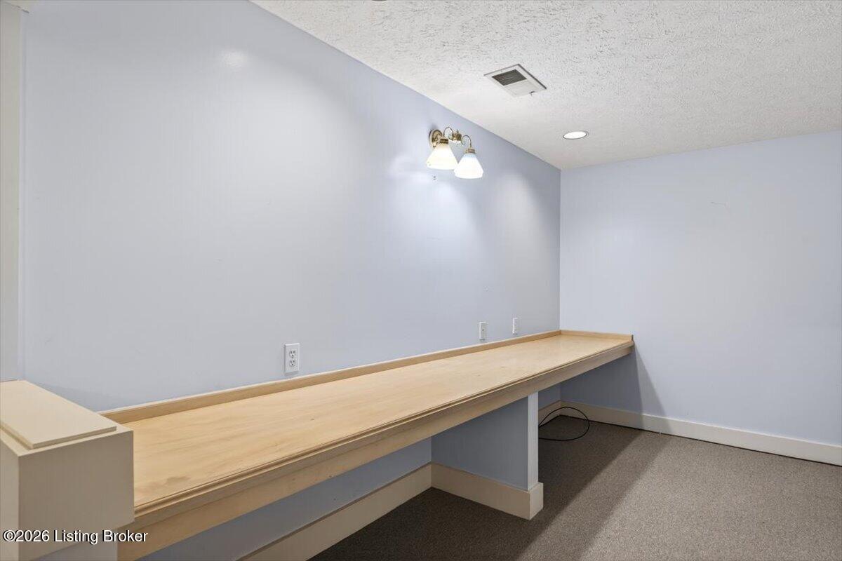 611 Lake Forest Pkwy