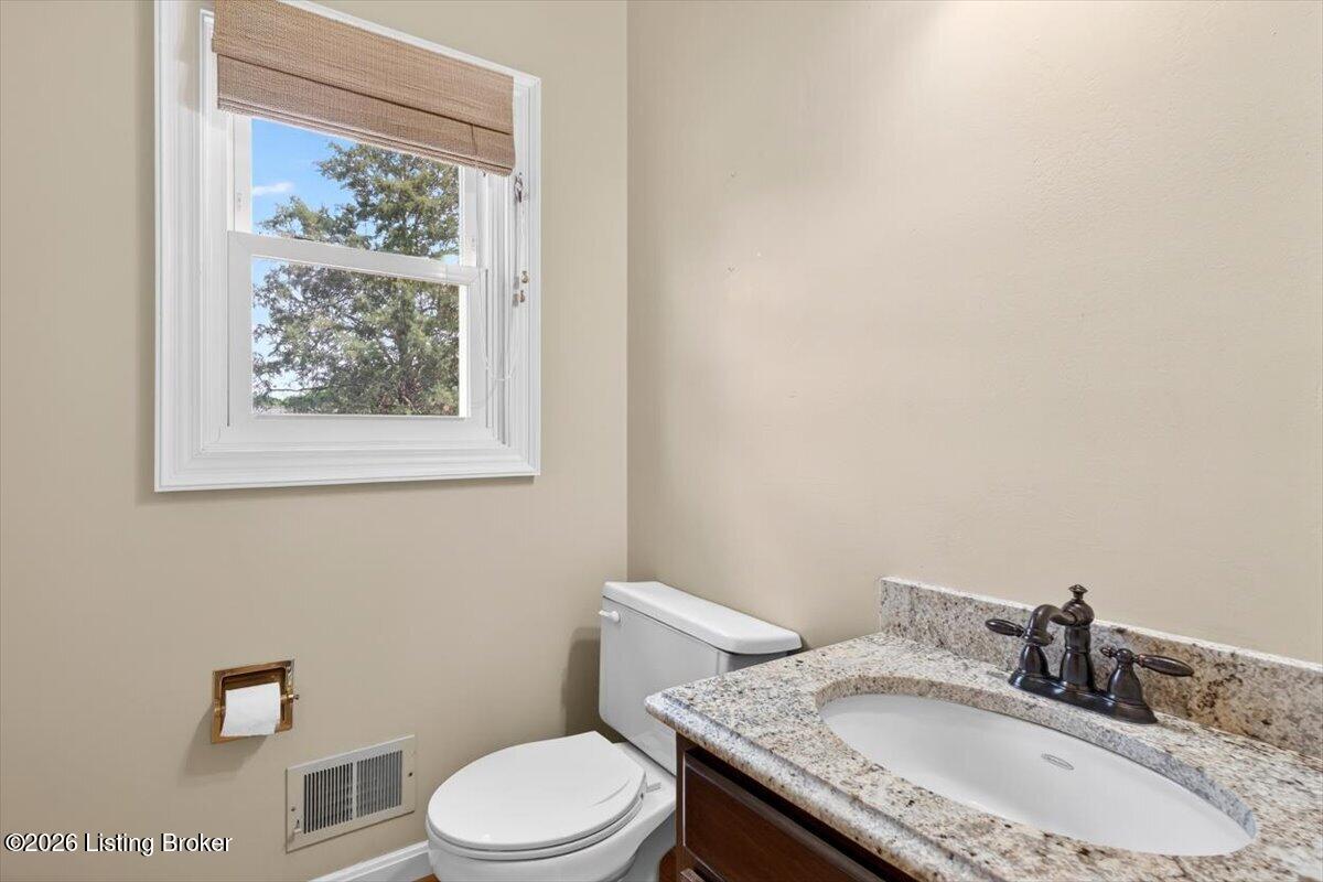 611 Lake Forest Pkwy