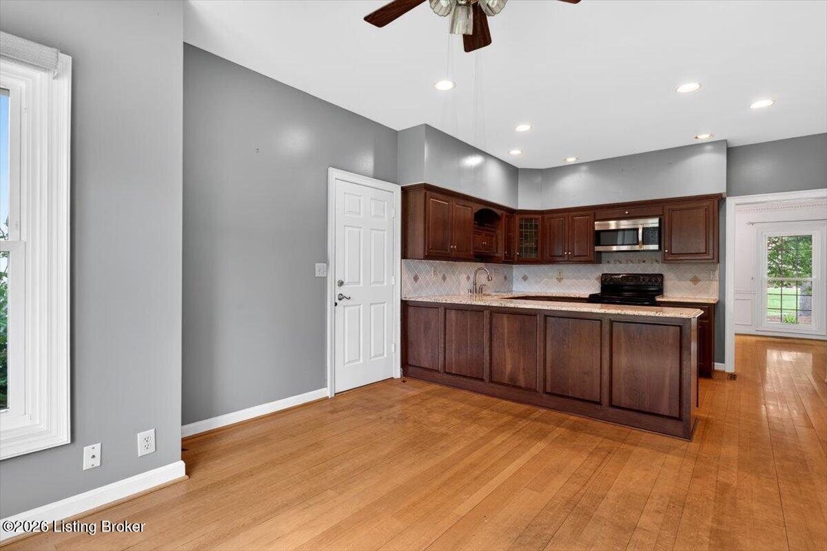 611 Lake Forest Pkwy