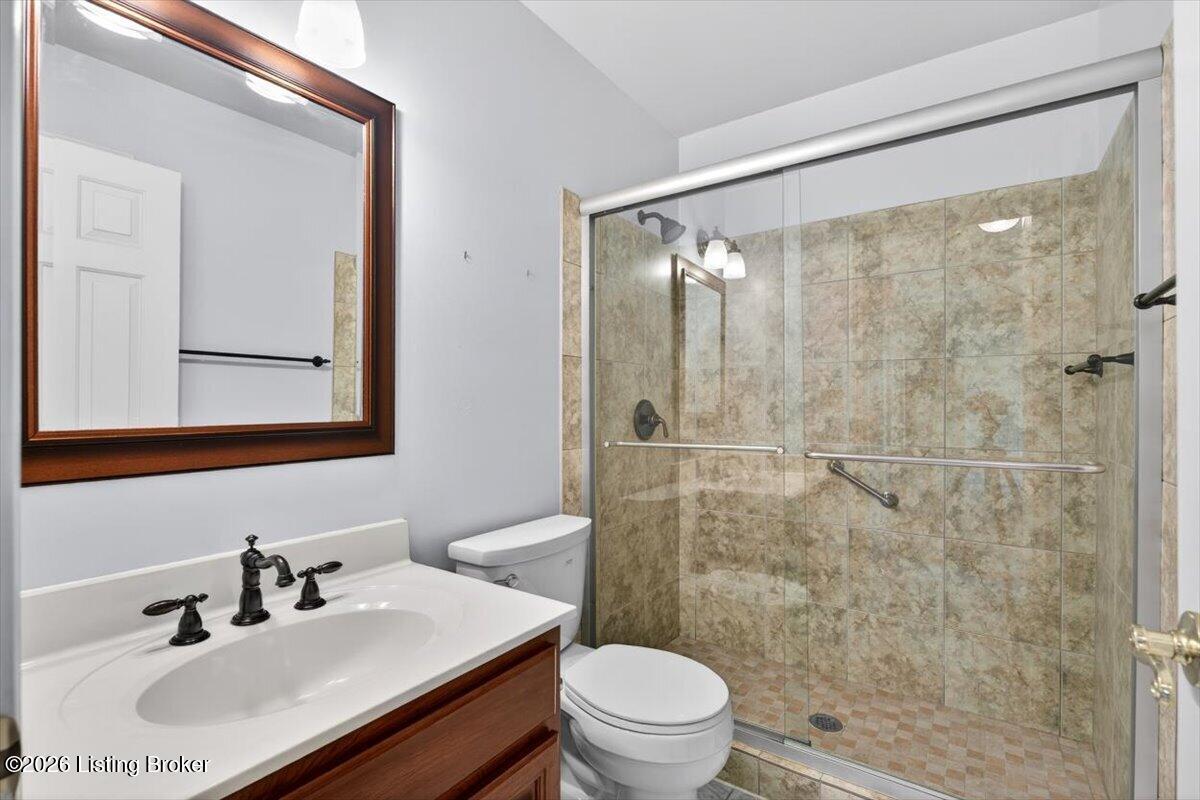611 Lake Forest Pkwy