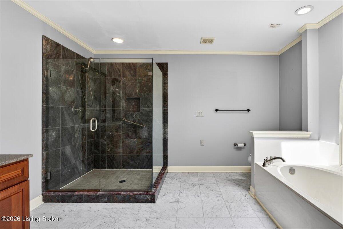 611 Lake Forest Pkwy