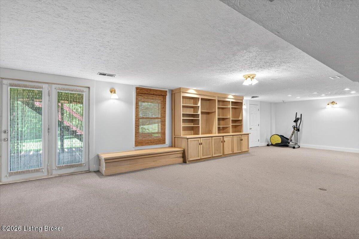 611 Lake Forest Pkwy