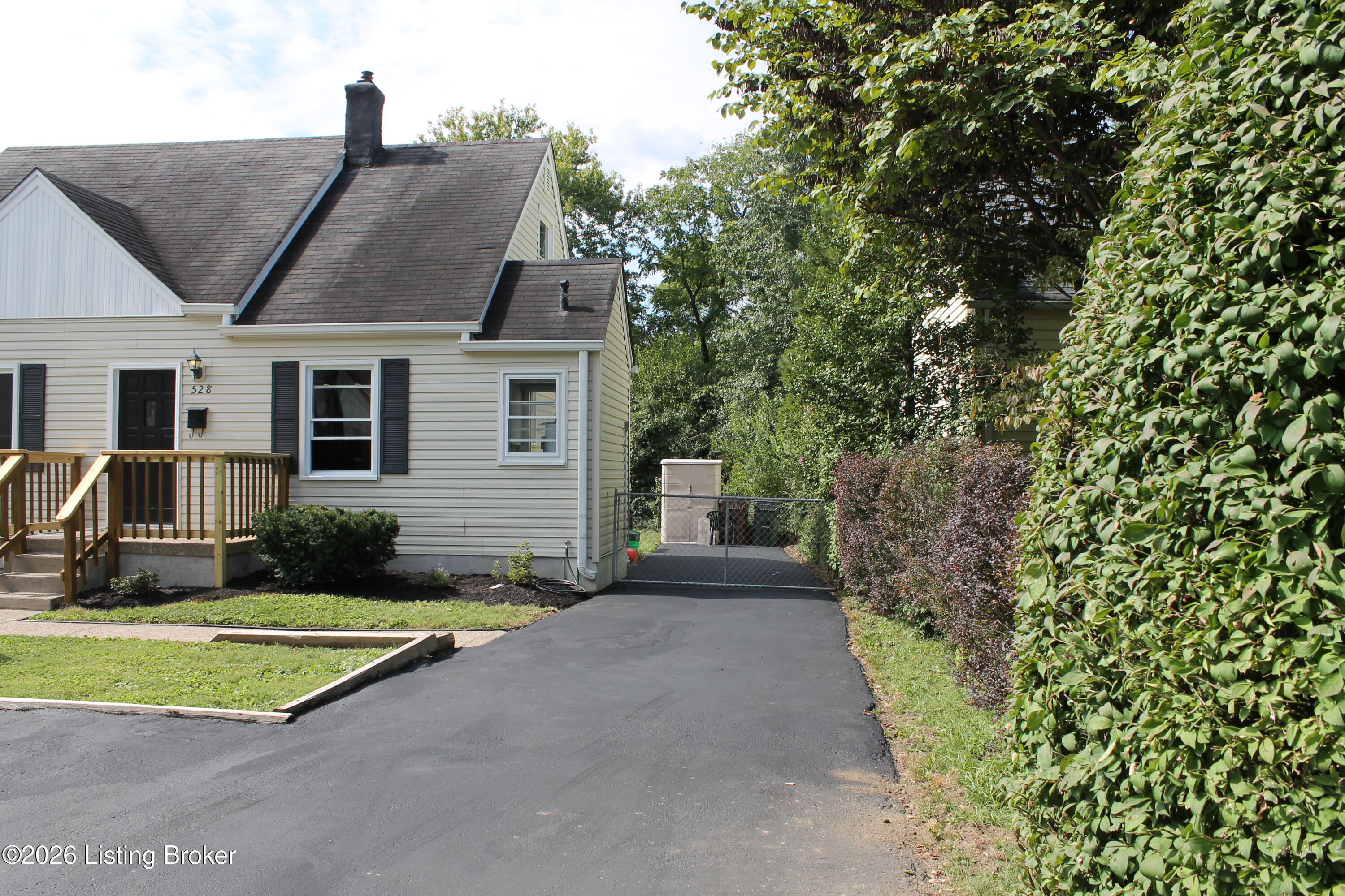 528 Harris Pl