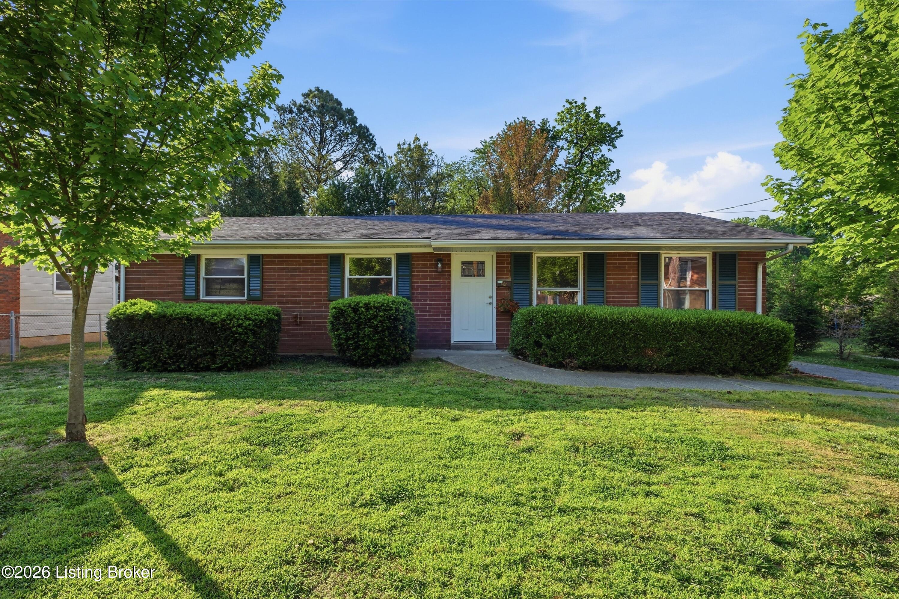 1520 E 8th St