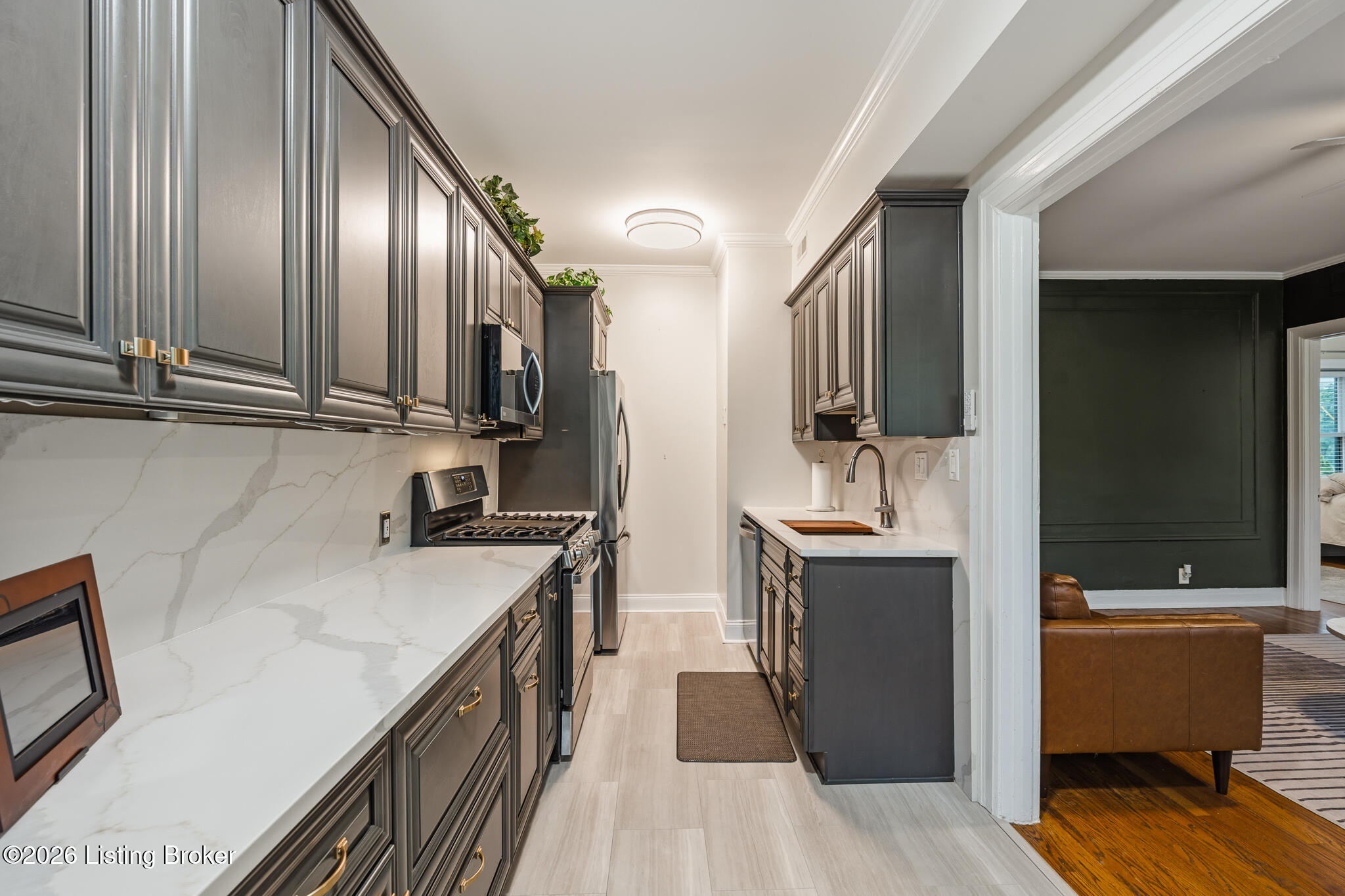 1360 Eastern Pkwy 8
