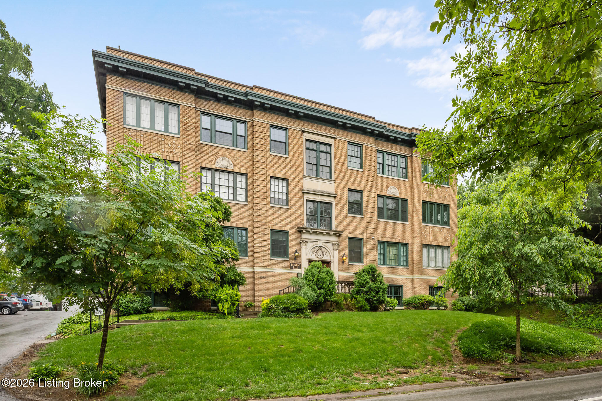 1360 Eastern Pkwy 8