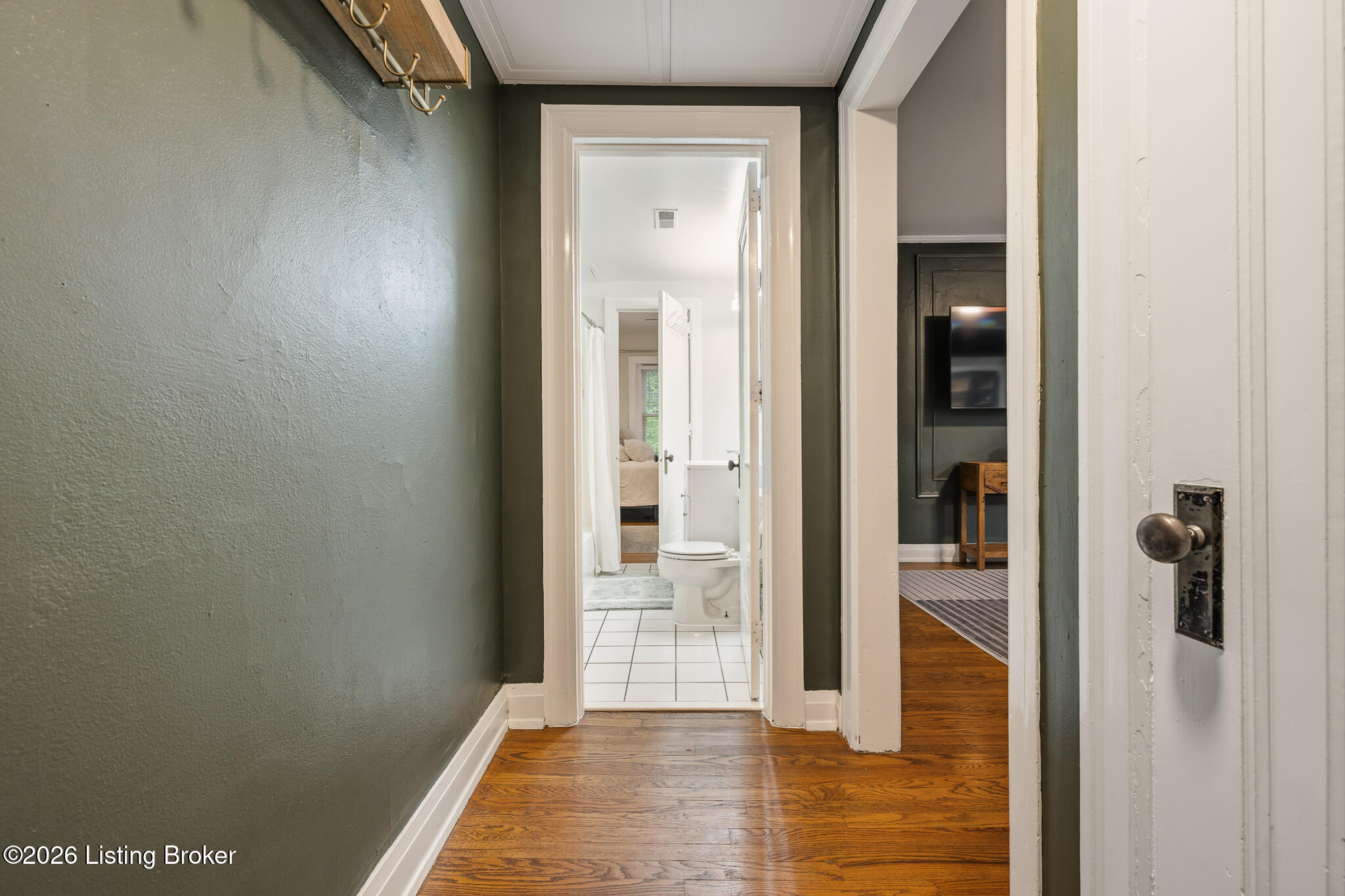 1360 Eastern Pkwy 8