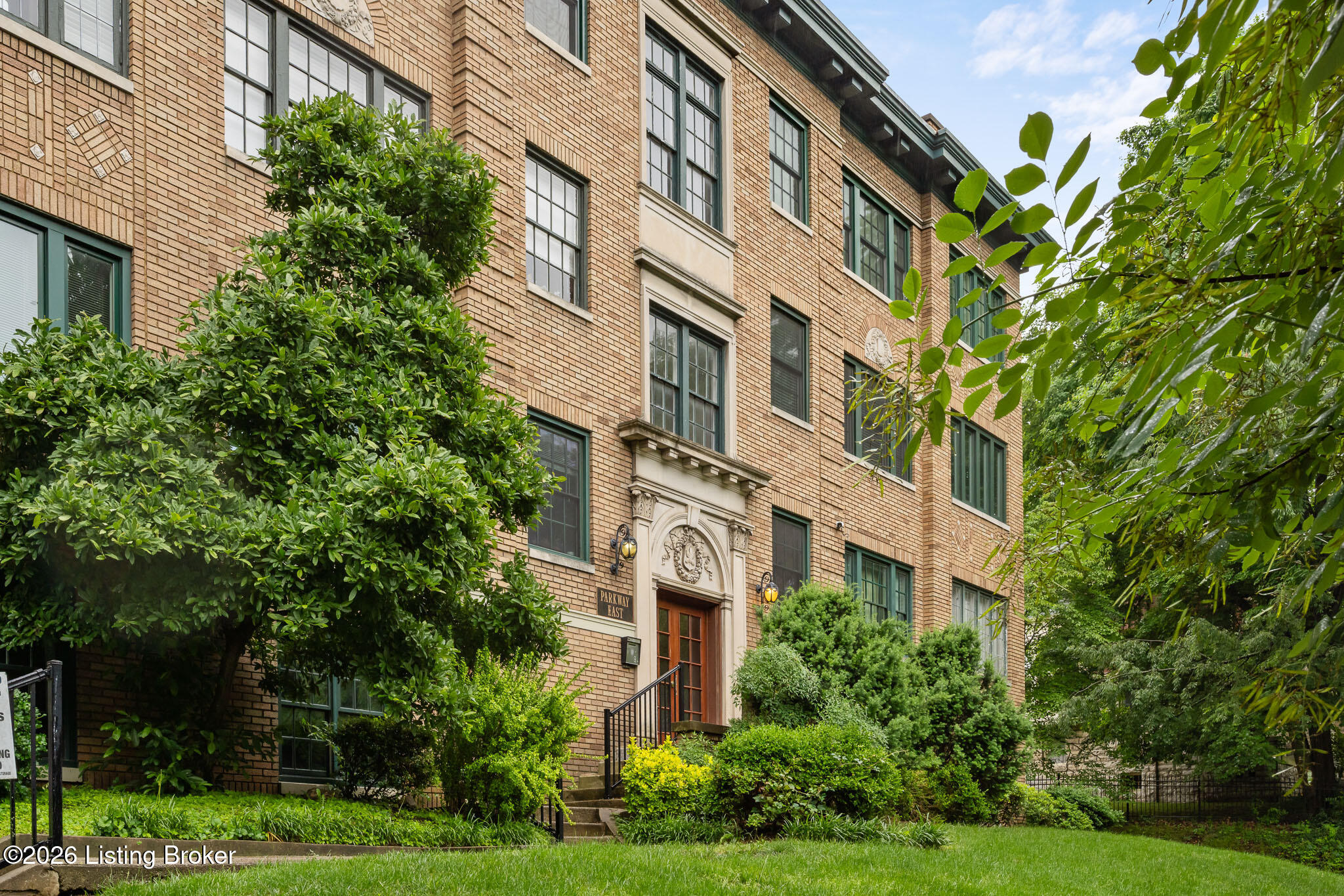 1360 Eastern Pkwy 8