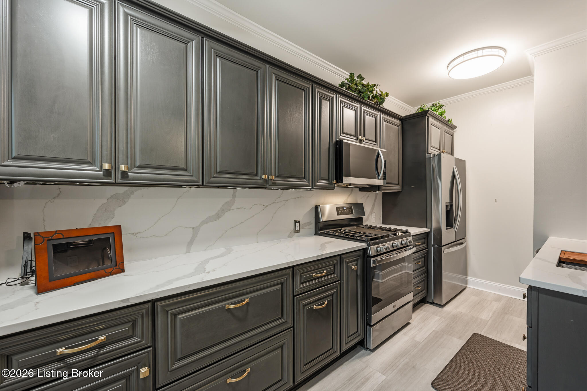 1360 Eastern Pkwy 8
