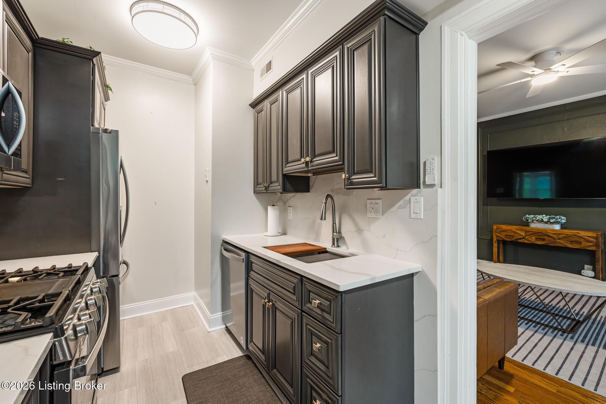 1360 Eastern Pkwy 8