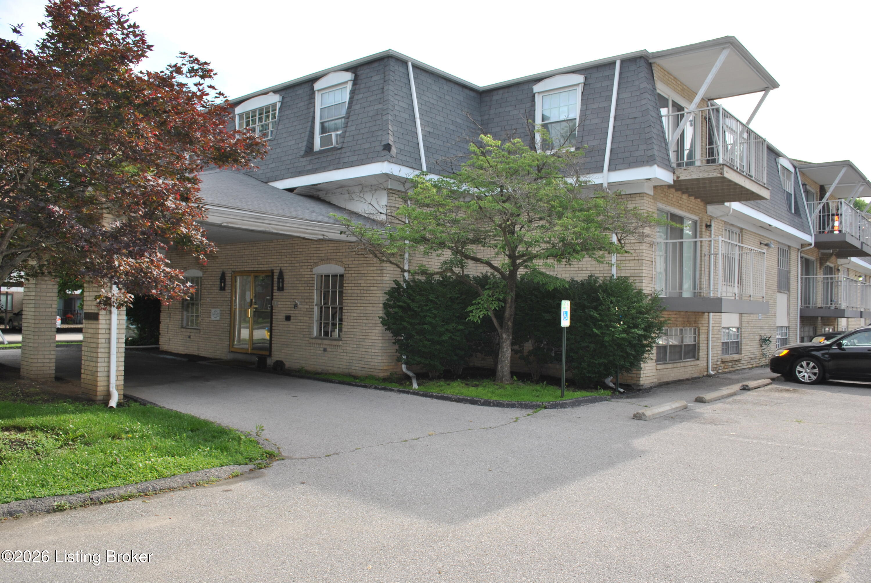 165 Thierman Ln 303