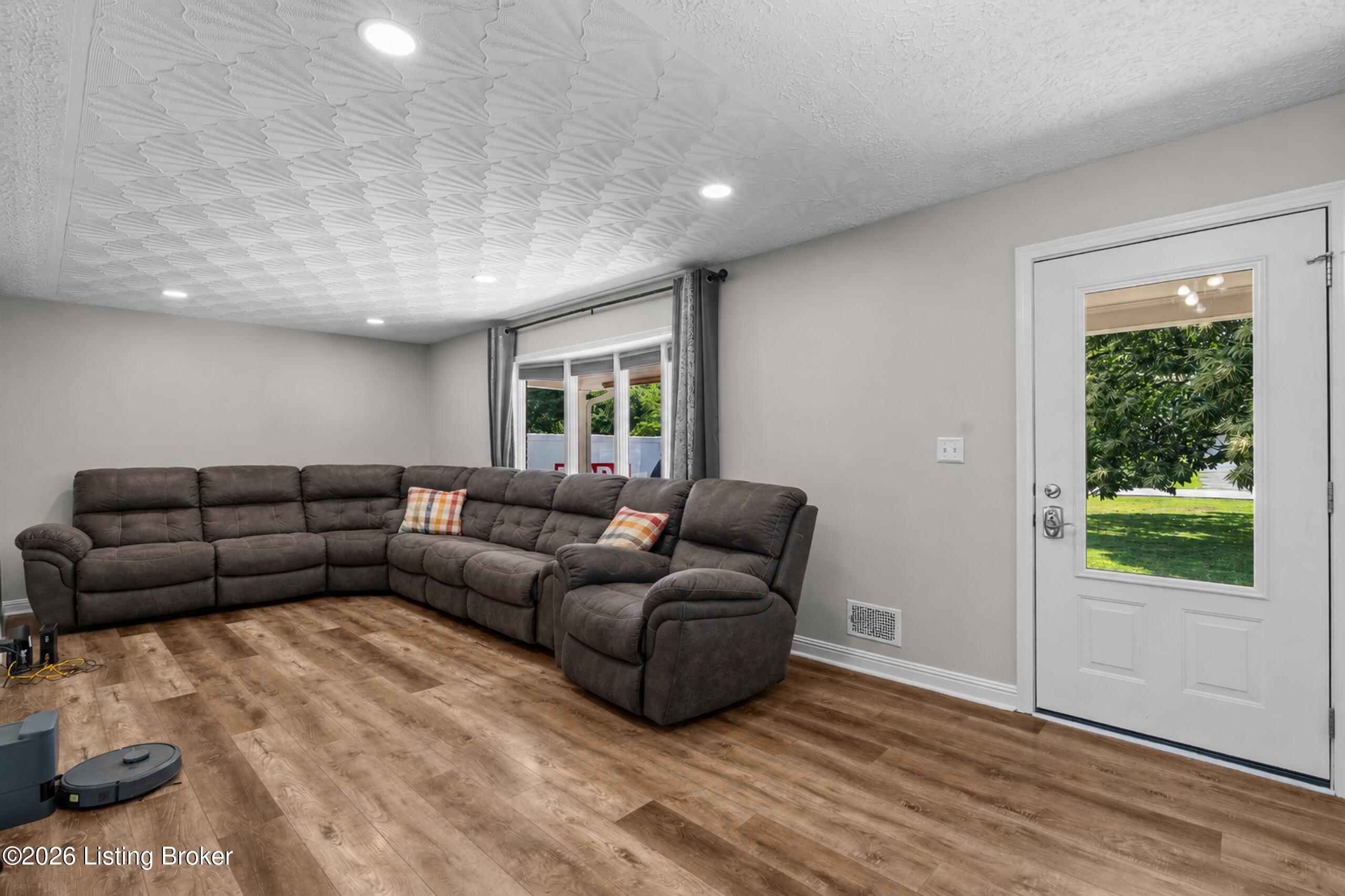 259 Colonial Dr